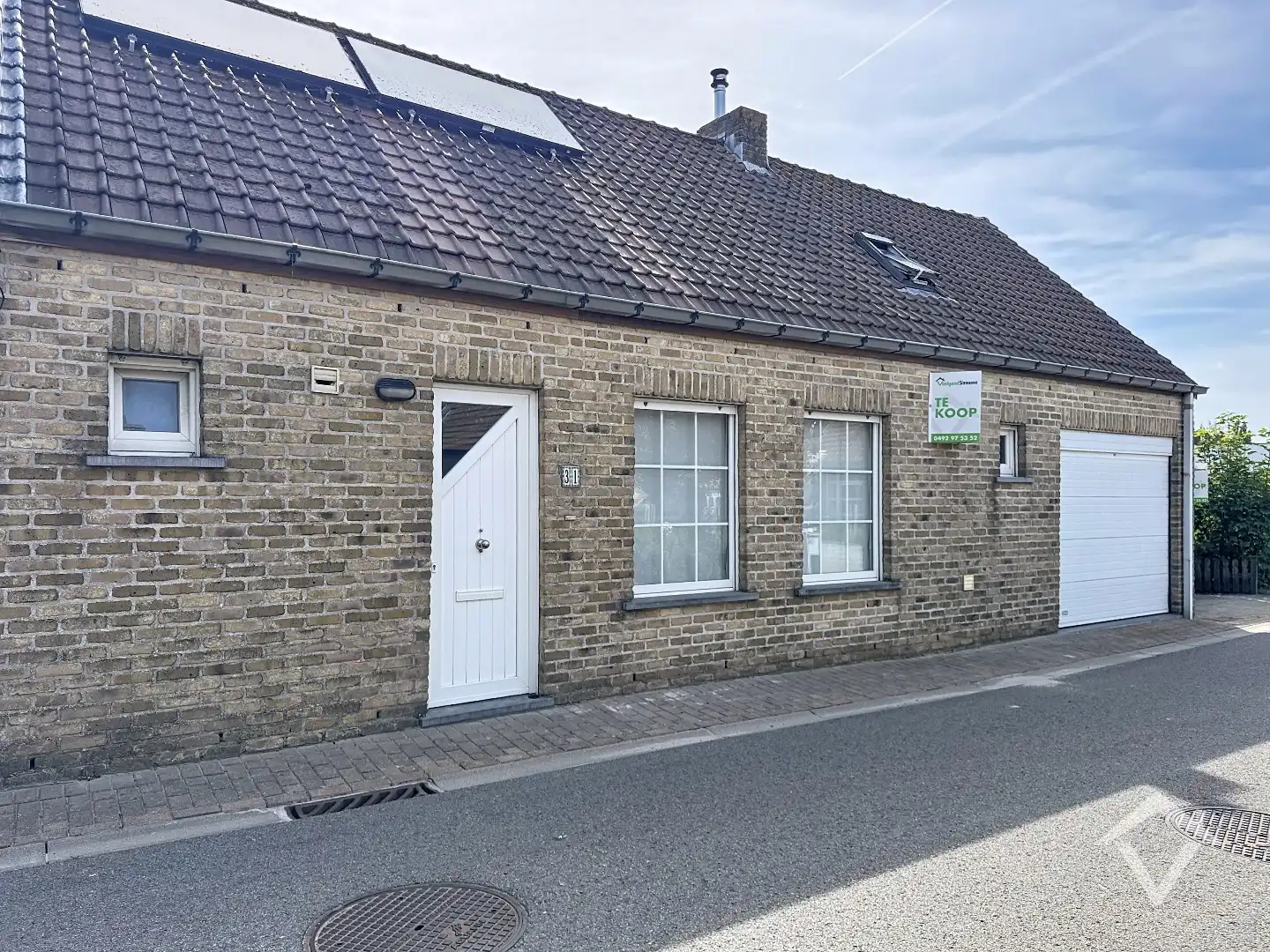 Hoofdfoto van de publicatie: Woning met 2 garages in centrum van Ichtegem