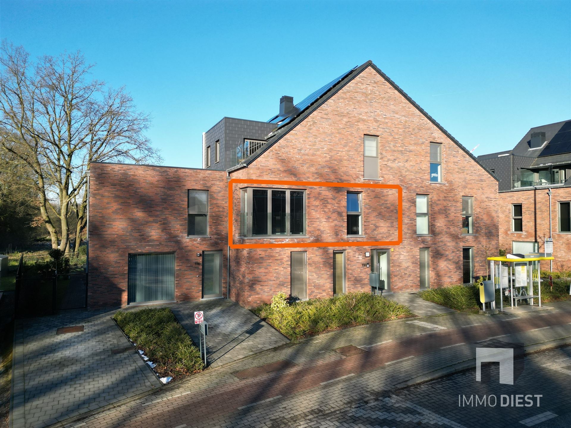 Strak appartement op de eerste verdieping aan de kerk in Genendijk foto {{pictureIndex}}