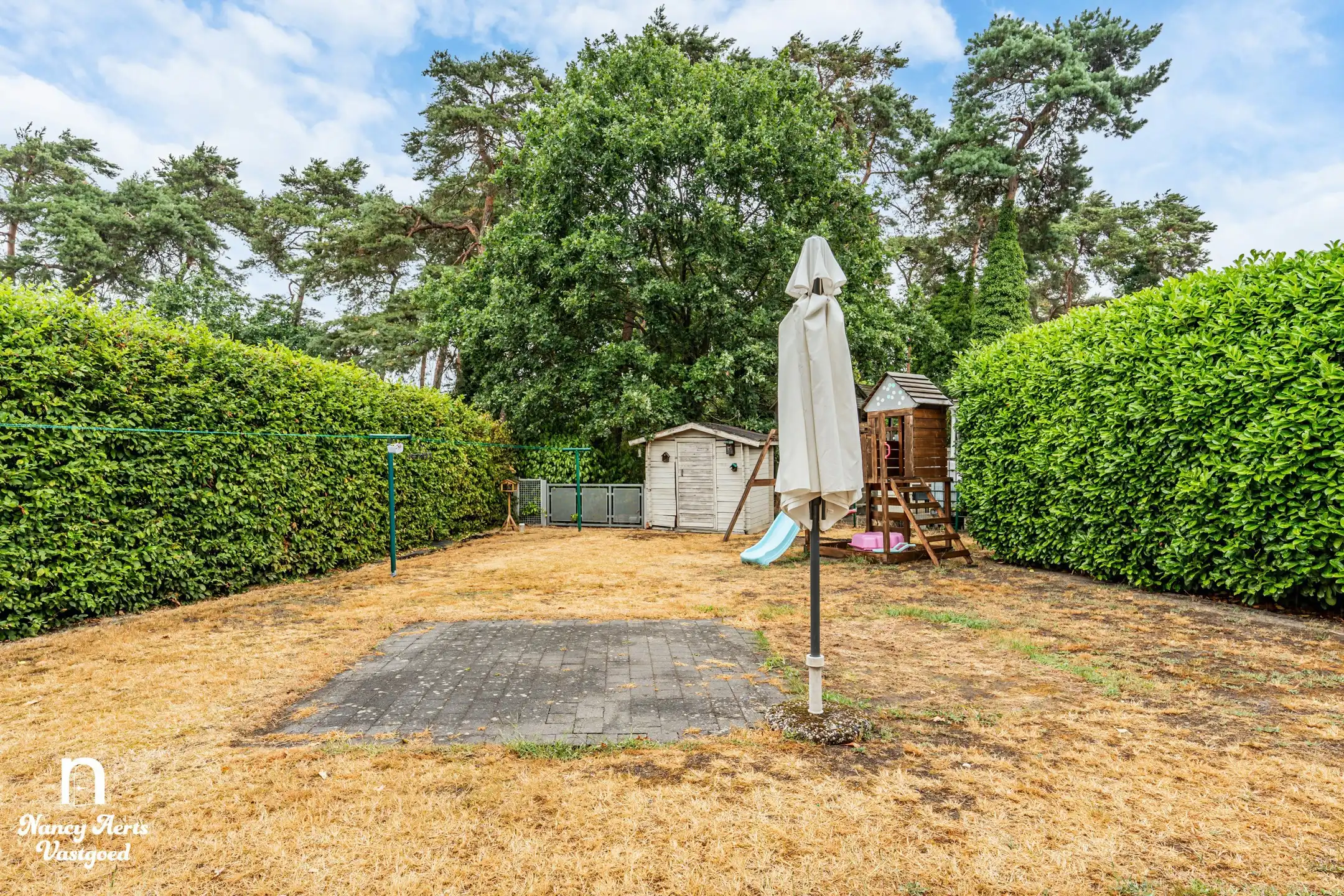 Ruime, vrijstaande gezinswoning met grote tuin en potentieel foto 26