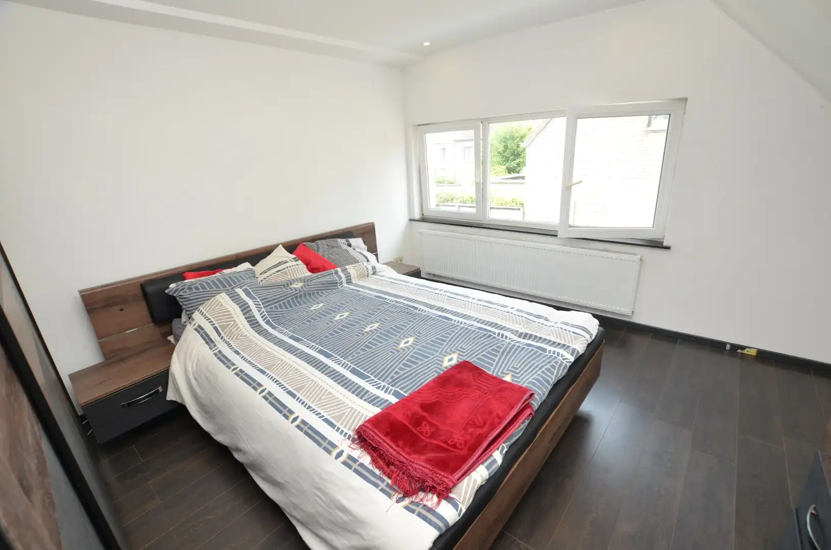 Mooi gelegen gerenoveerde half-open bebouwing (Kangoeroewoning) foto 10