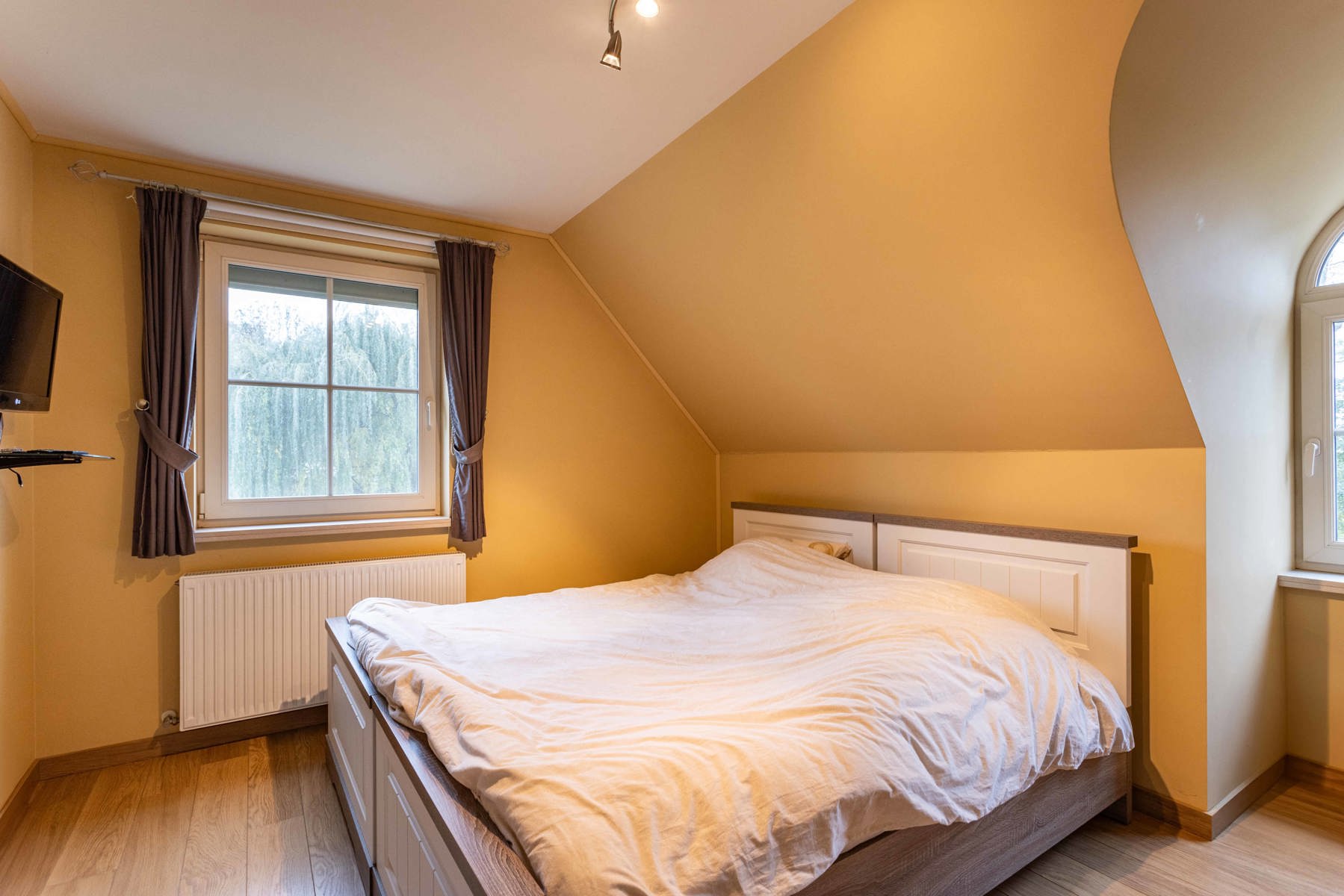 Perfect onderhouden gezinswoning met zwembad in Deux-Acren. foto 17