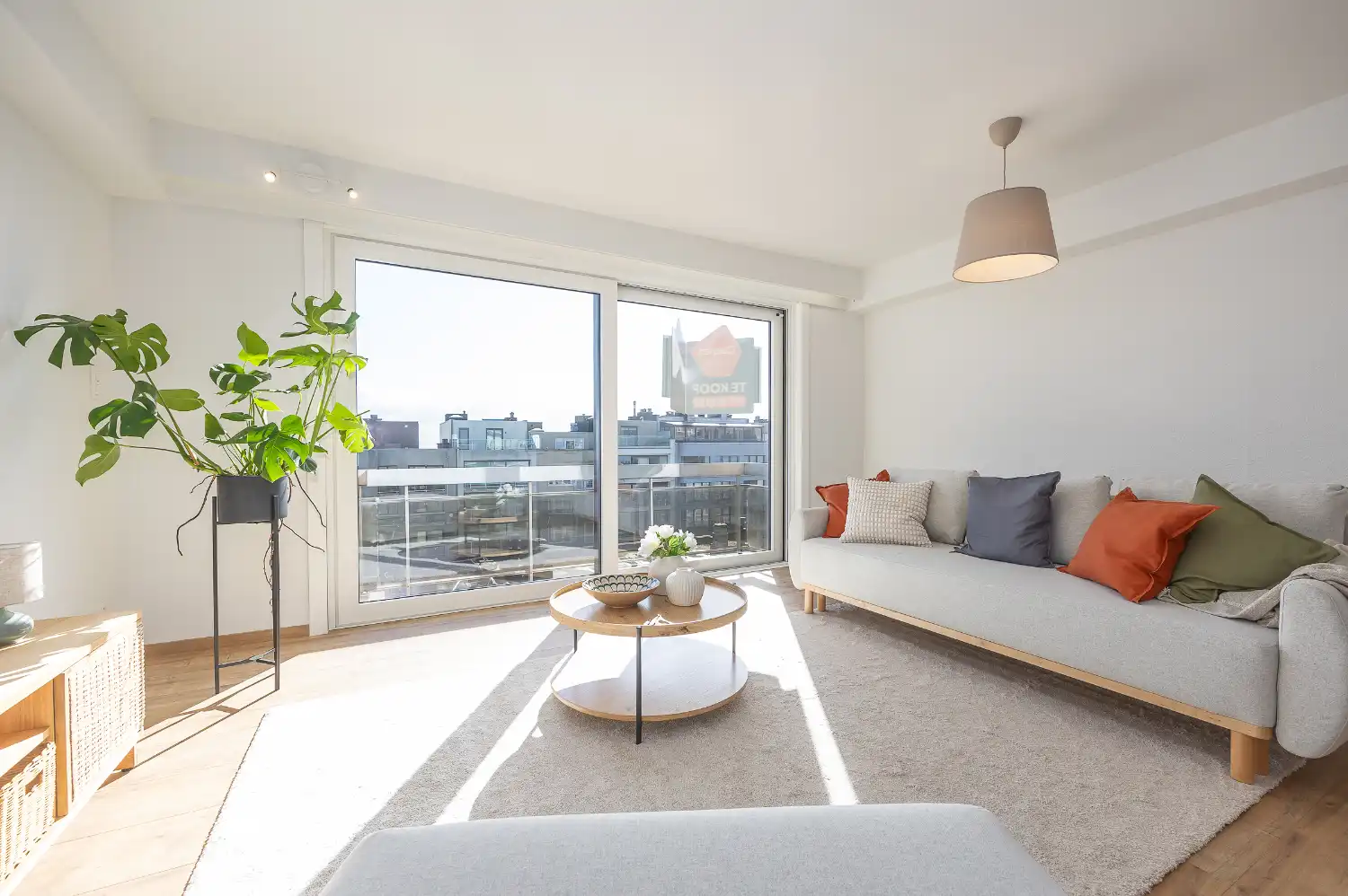 Lichtrijke studio met zuidgericht terras op de zeedijk van Middelkerke te koop foto 4