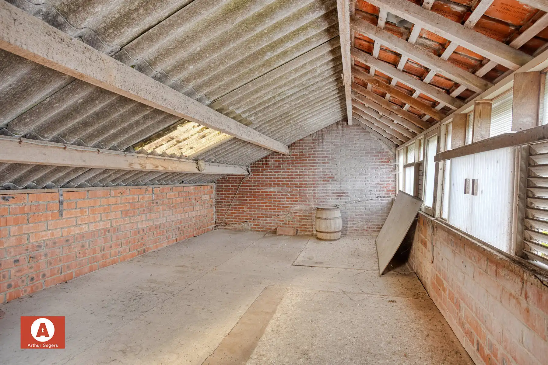 Halfopen bebouwing op zeer centrale ligging foto 29