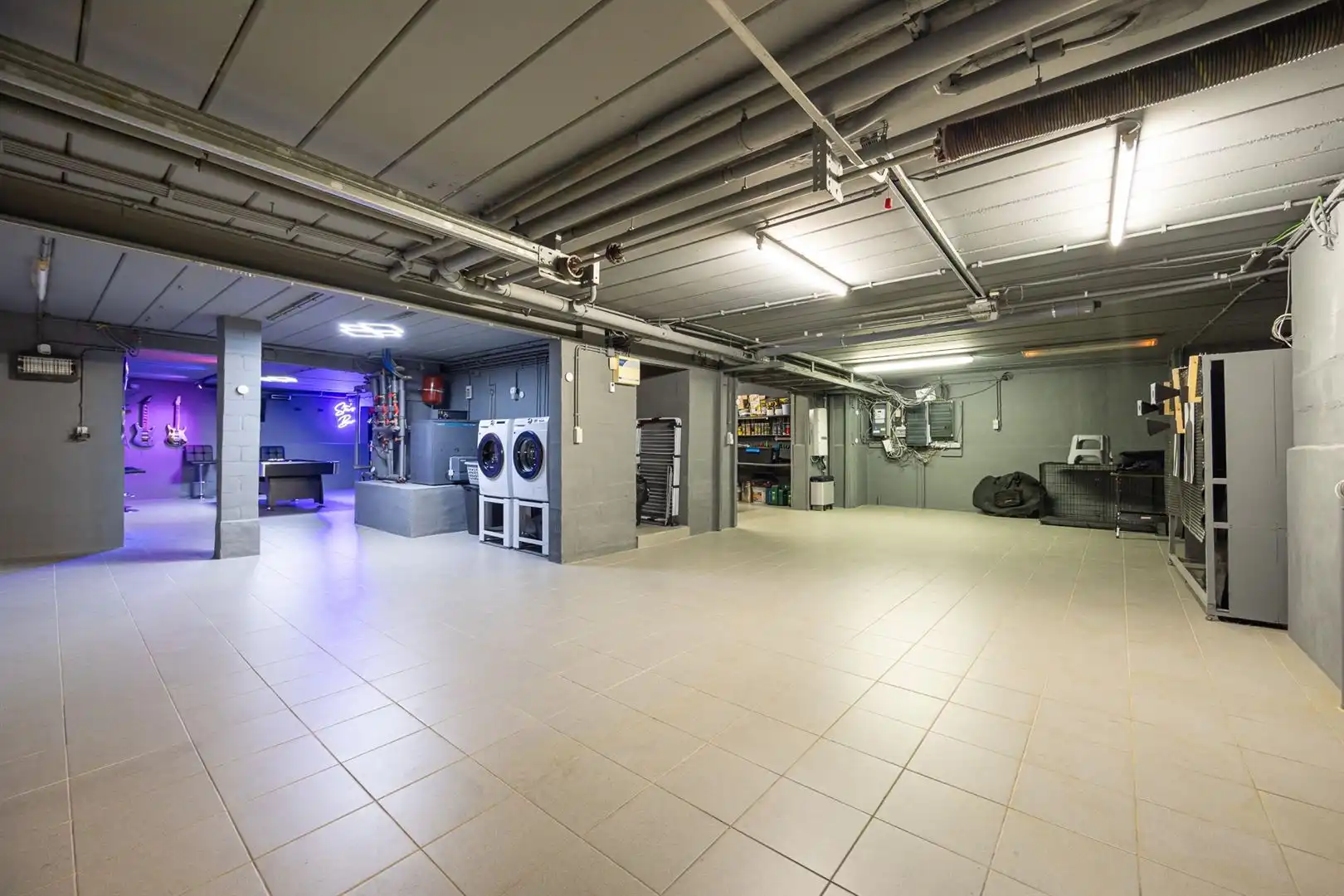 Woning met burelen, opslagruimte en een prachtige tuin! foto 20