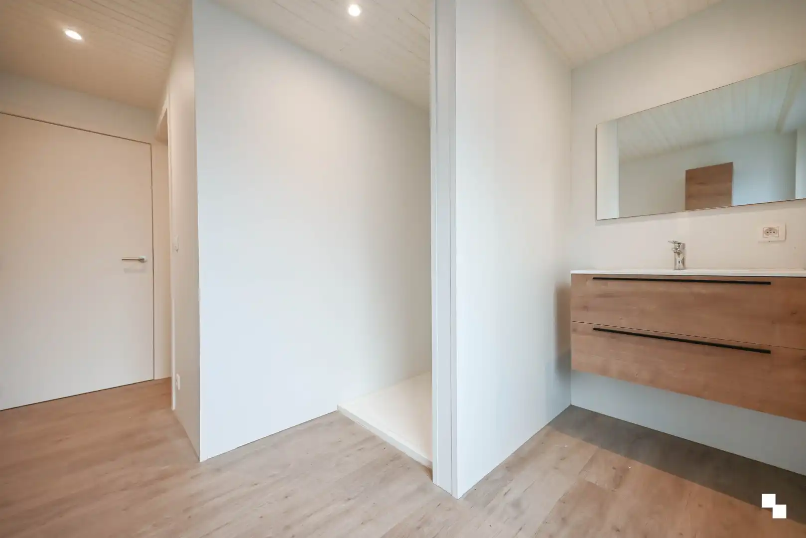 Gerenoveerde woning nabij centrum Izegem foto 15