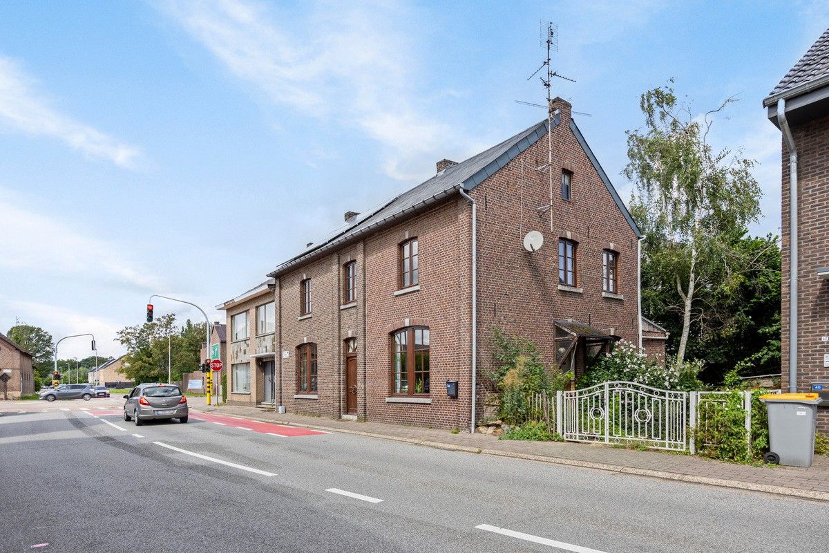 Ruime, te renoveren gezinswoning met vijf slaapkamers in Neerharen foto 3