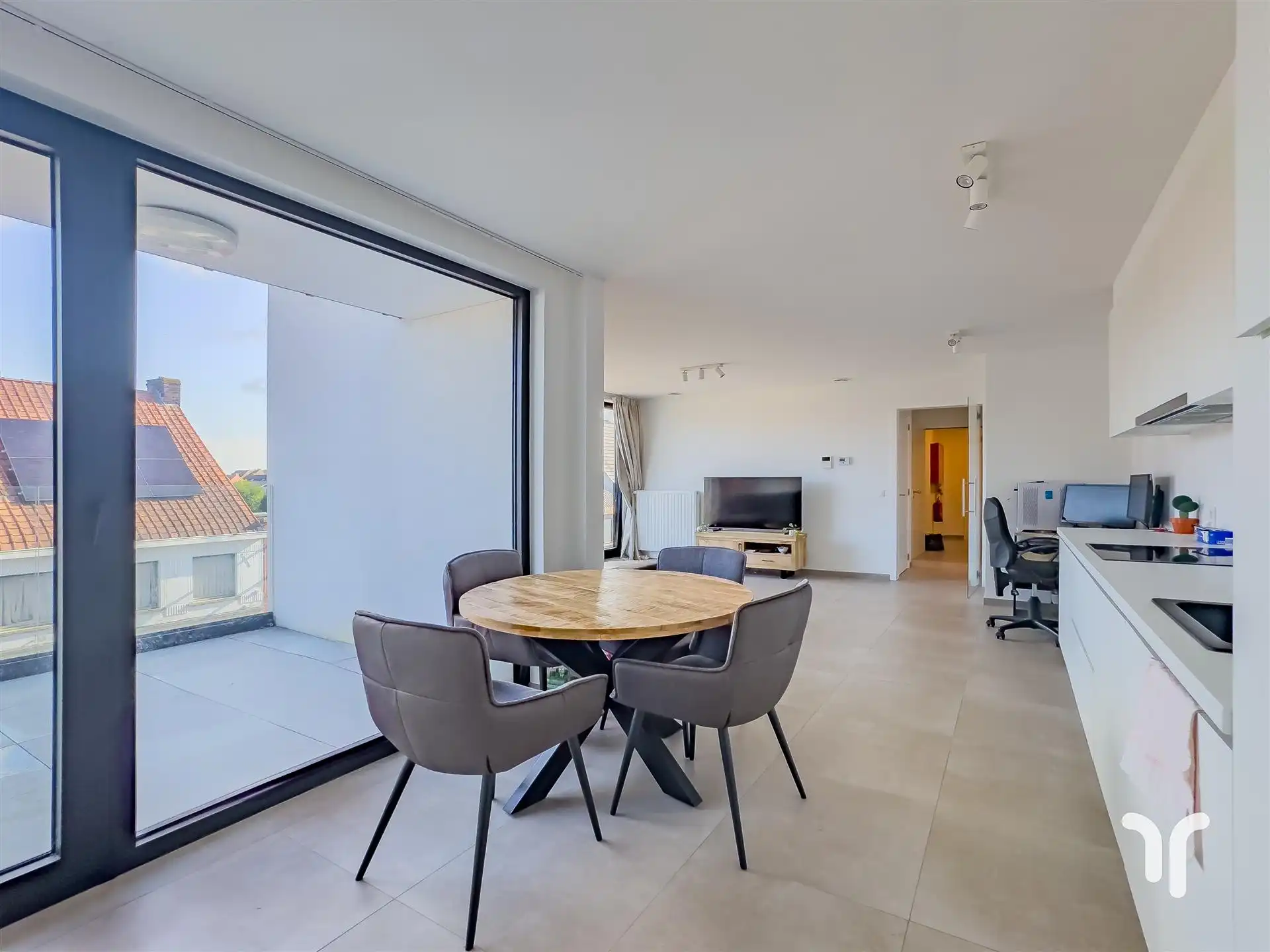 Centraal gelegen nieuwbouw appartement. foto 4