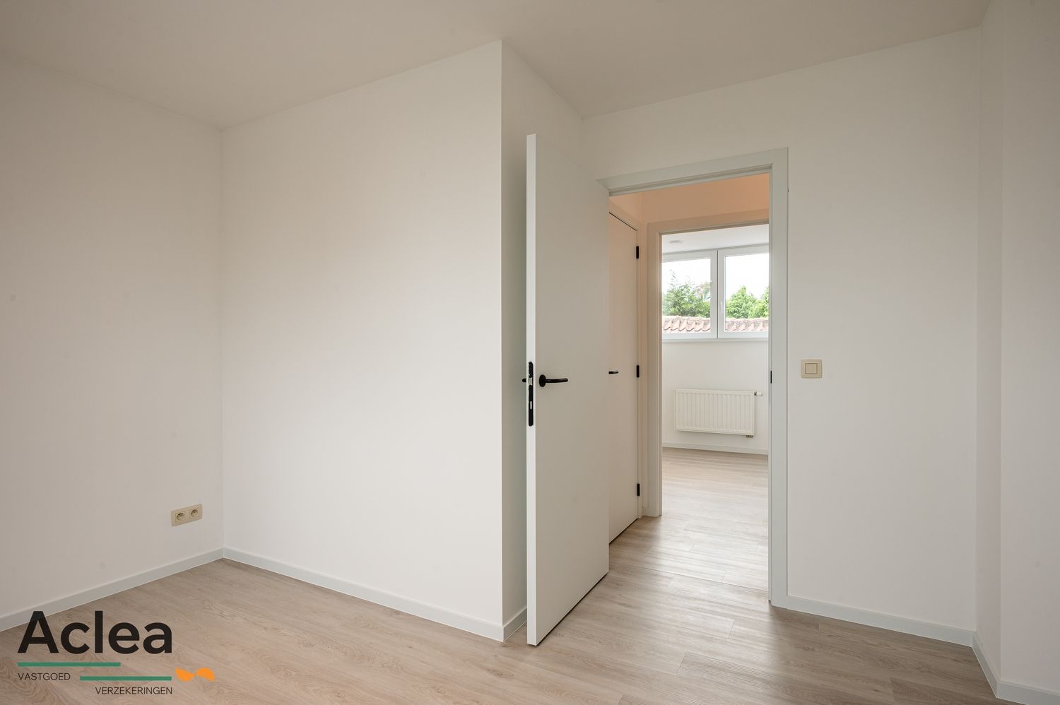 Volledig gerenoveerde woning met 2 slpks foto 24