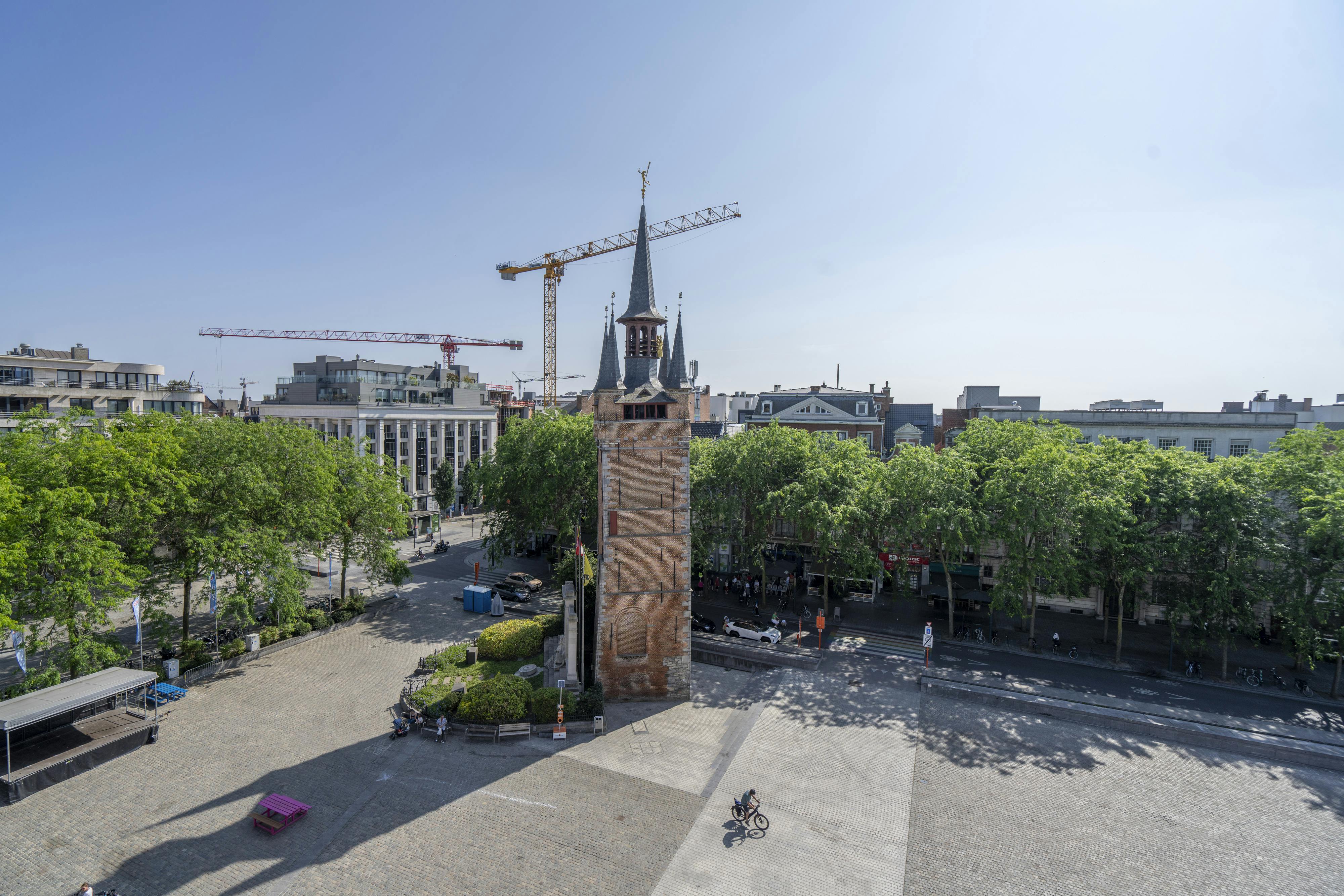 Ruim Appartement met zicht op de Grote Markt van Kortrijk foto 28