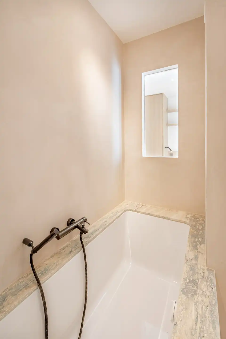 Prachtig gerenoveerd appartement in villaresidentie te Duinbergen foto 30