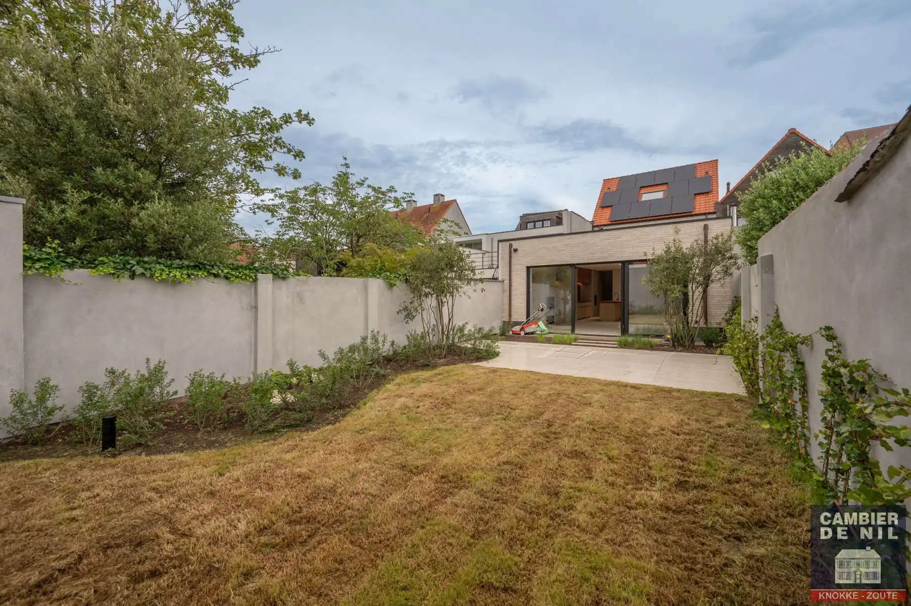 Schitterend afgewerkte nieuwbouwwoning, zeer centraal gelegen, op enkele passen van de groentemarkt foto 2