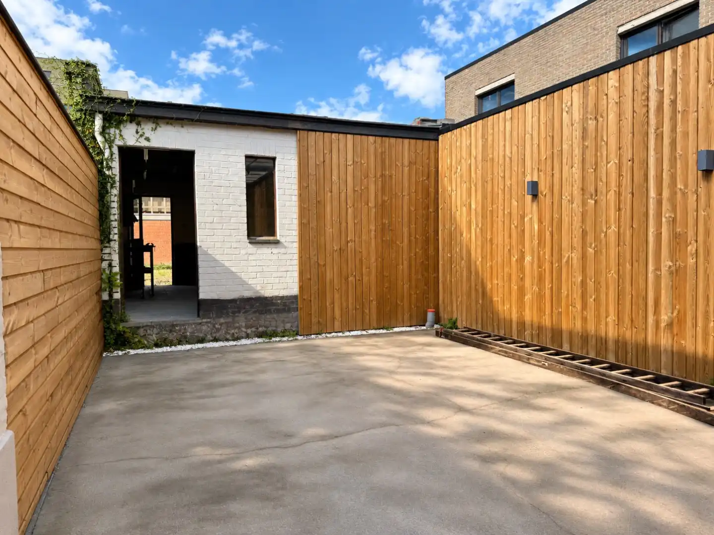 Leuke woning met 4 kamers, bijgebouw en uitweg foto 2