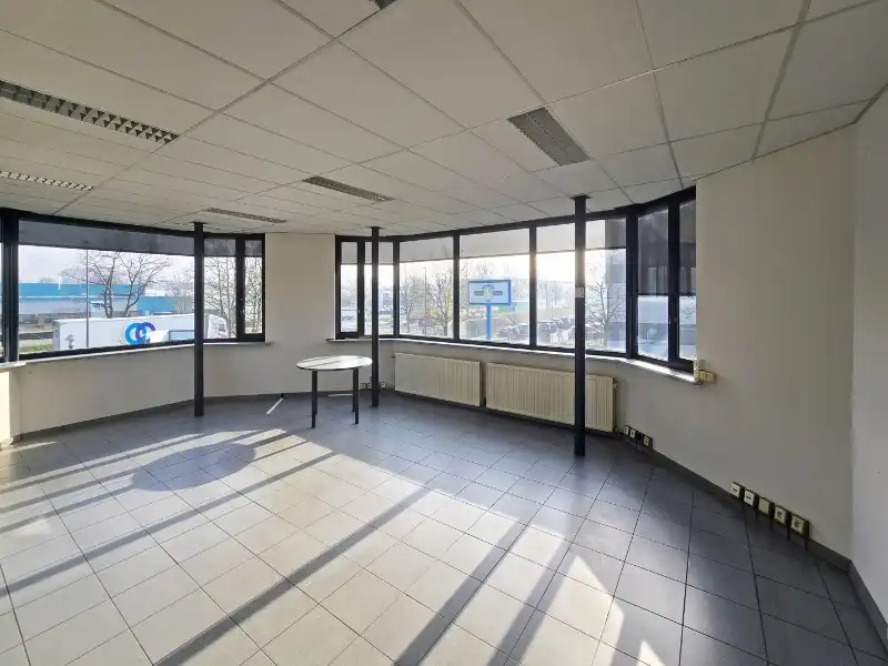 Kantoorgebouw te huur foto 6