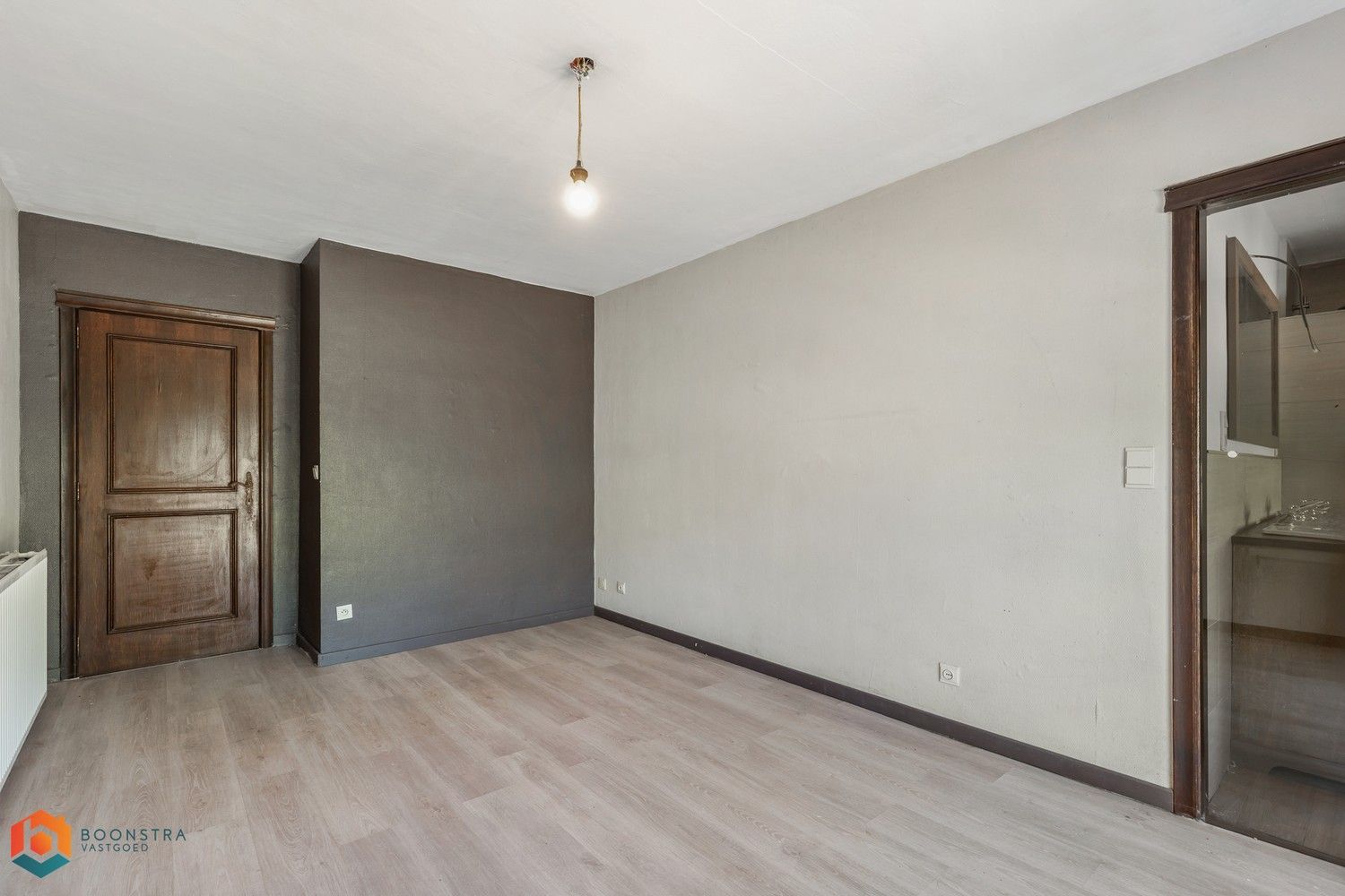 Landelijke Villa gelegen in groene omgeving met veel potentieel foto 10