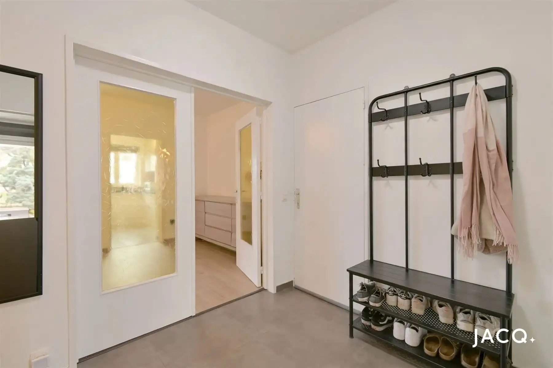 Sfeervol gelijkvloers appartement met zonnige tuin foto 6