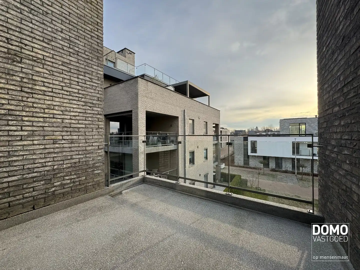 Ruim gemeubeld 2-slaapkamer appartement met terras in Kermt foto 13