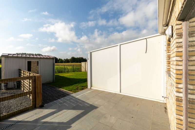 Groot-Diksmuide. Nieuwkapelle. Idyllisch gelegen charmante PAARDENHOEVE MET STALLINGEN, PADDOCK EN WEILAND gelegen in uitgestrekt natuurgebied en waterbeddingen.  UNIEK STUKJE PARADIJS foto 12