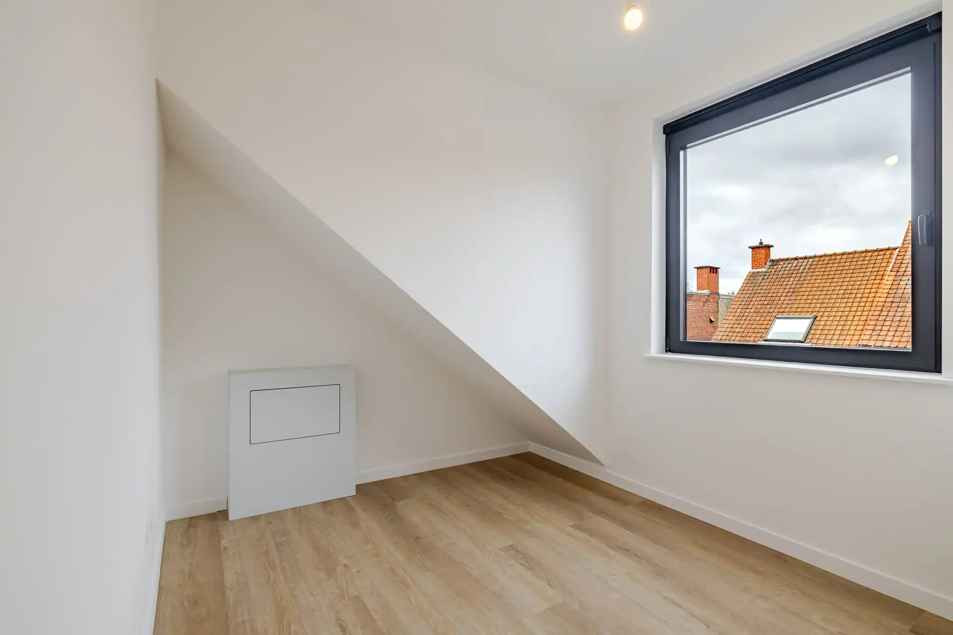 Volledig gerenoveerde stadswoning met 3 slaapkamers en patio in Kortrijk foto 26