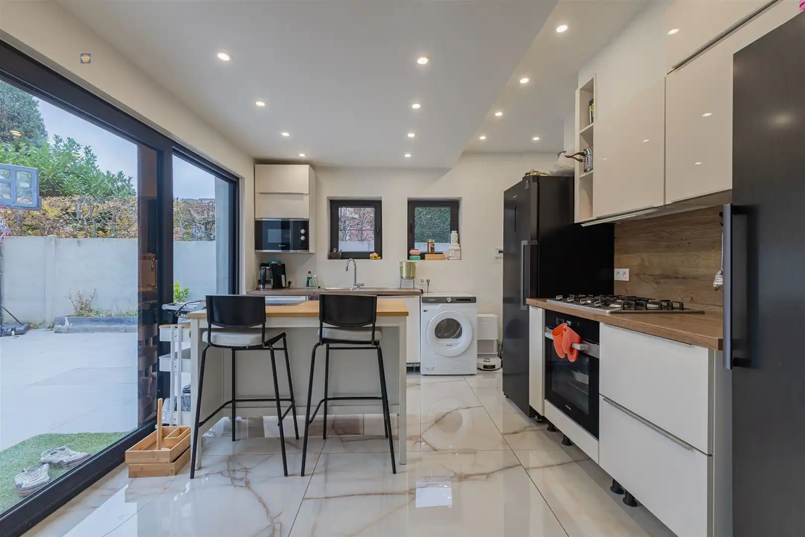 Ruime halfopen woning met grote tuin en 3 slaapkamers foto 10