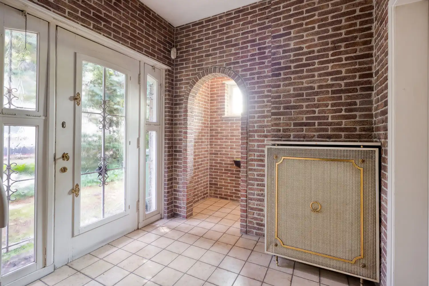 Charmante te renoveren cottagewoning met 3 slaapkamers en garage op 678m2! foto 4
