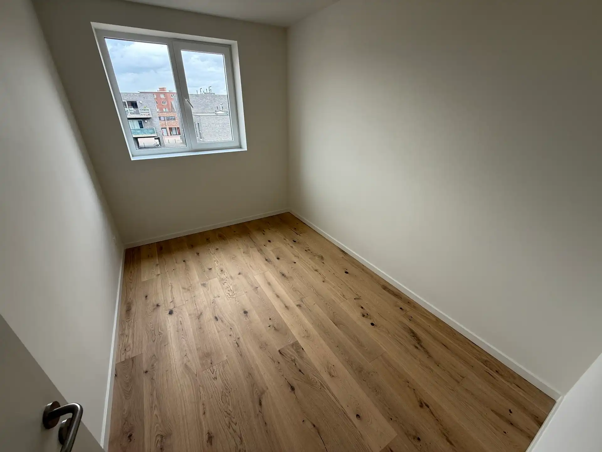 Nieuwbouwwoning met 3 slaapkamers, tuin en carport foto 10