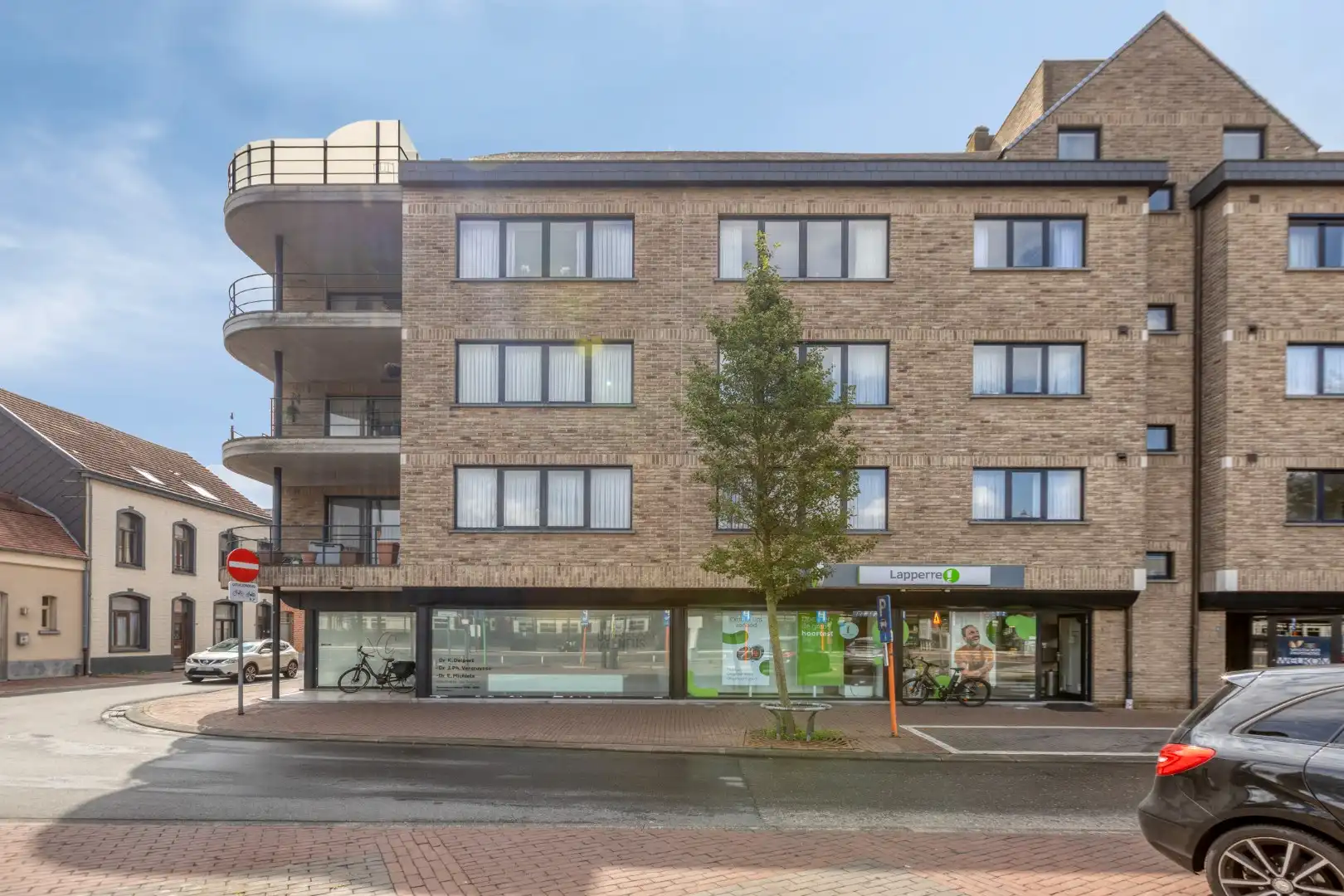 Goed onderhouden en gunstig gelegen app met 2 slpks. foto 22