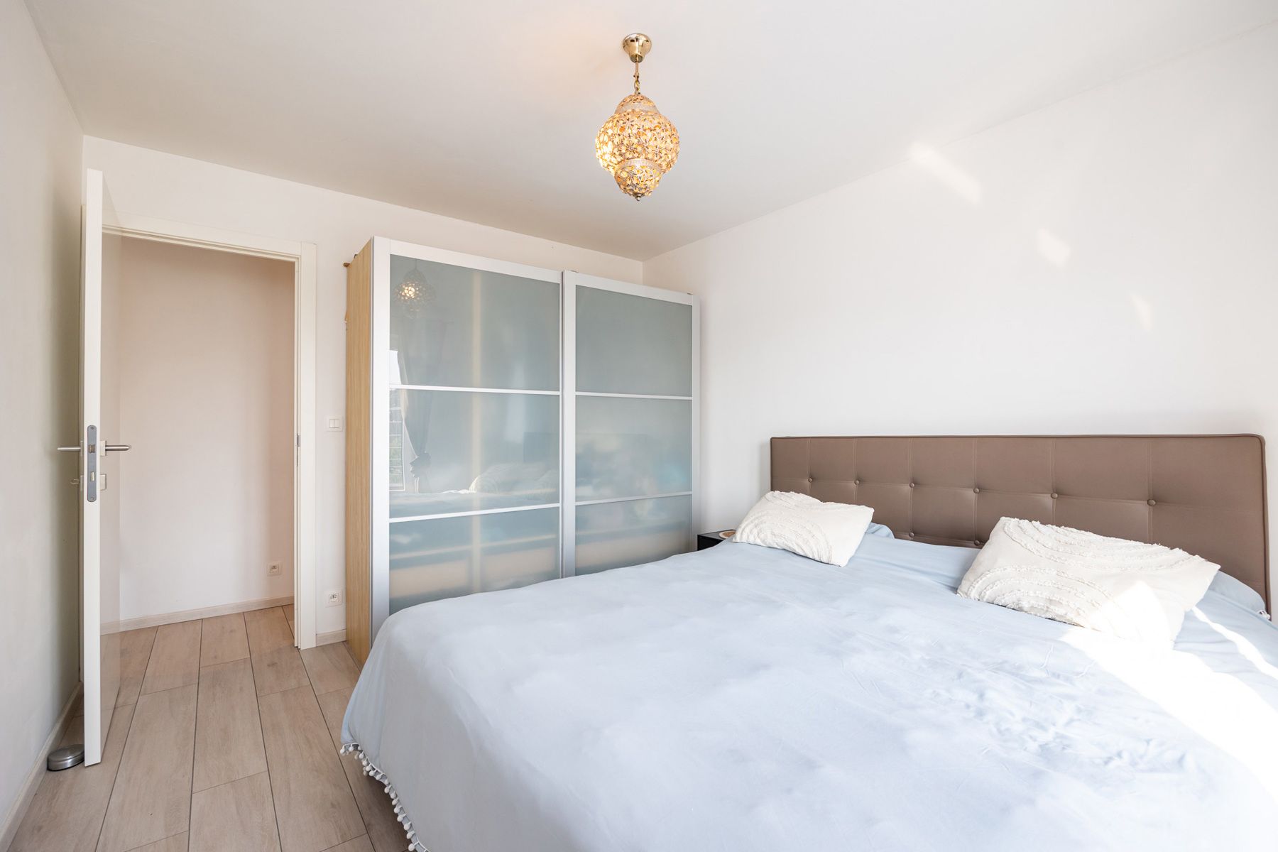 Moderne gezinswoning in landelijke omgeving. foto 10