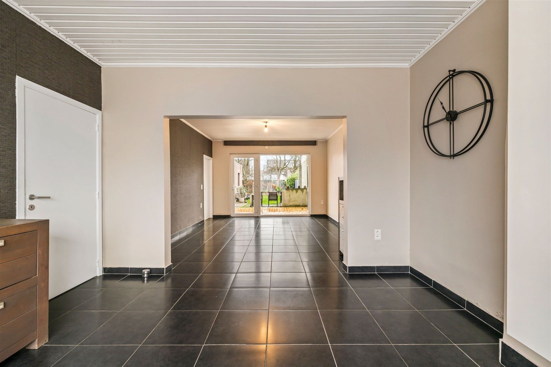 Solide gezinswoning met 2 slaapkamers, uitgestrekte tuin en garage foto 4