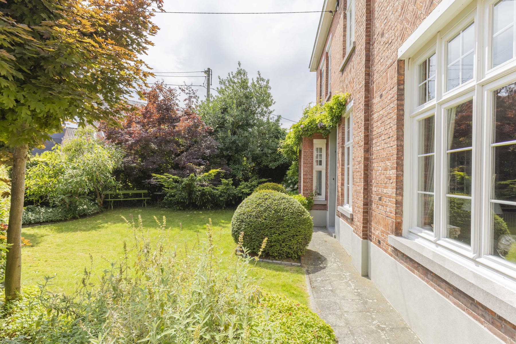 Authentieke woning op een prachtig perceel foto 3