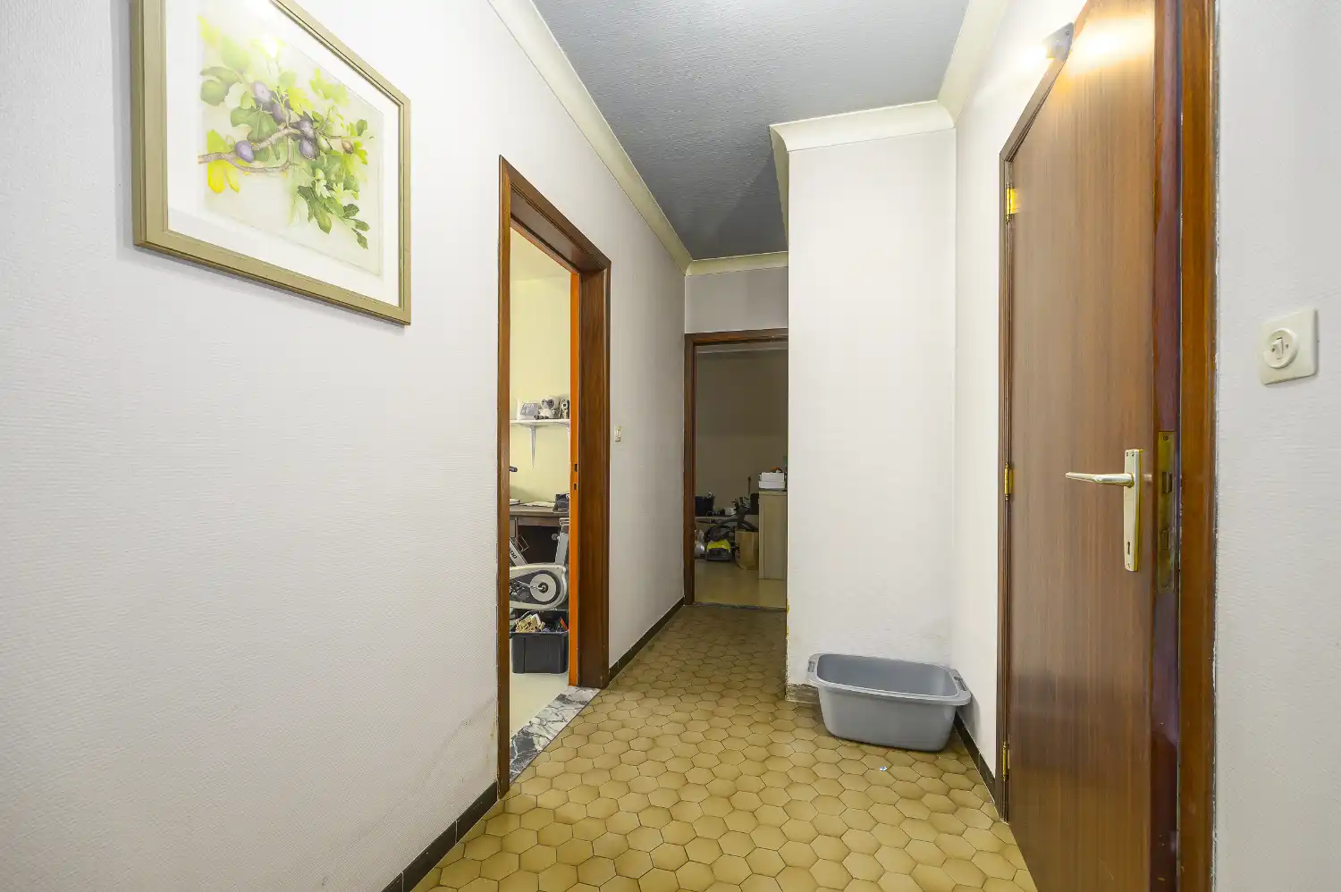 Te renoveren halfopen woning met veel potentieel foto 20
