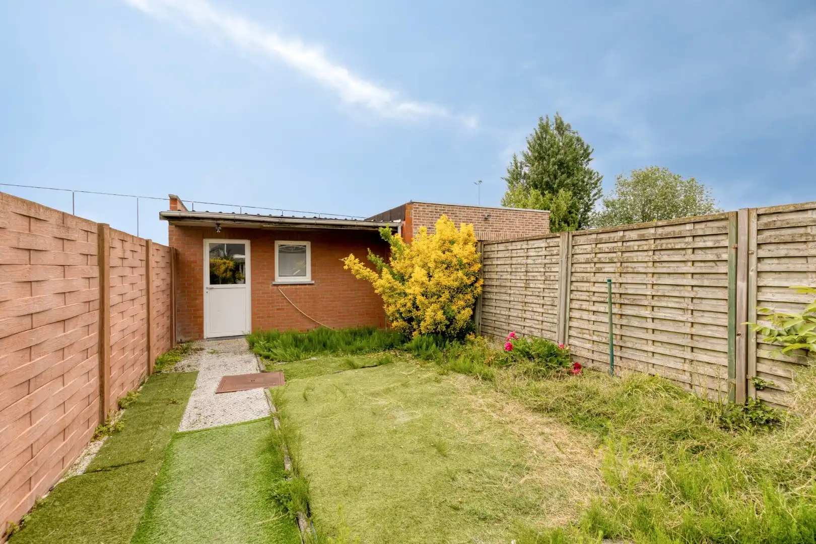 Gezellige rijwoning met grote garage, westgerichte tuin en unieke ligging in Lauwe! foto 20