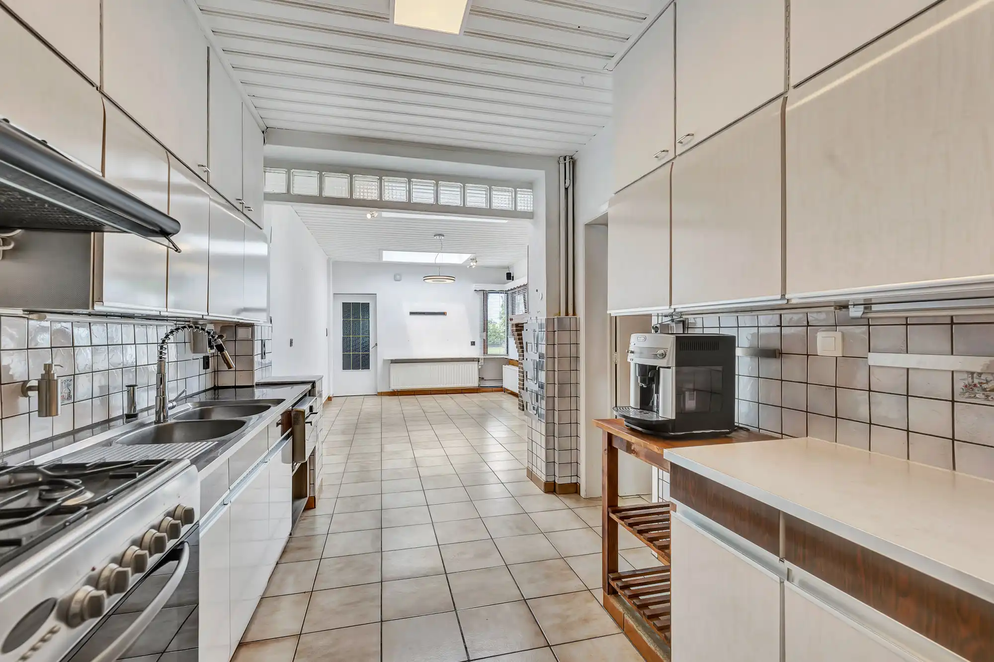 Goed onderhouden woning met garage en tuin foto 11