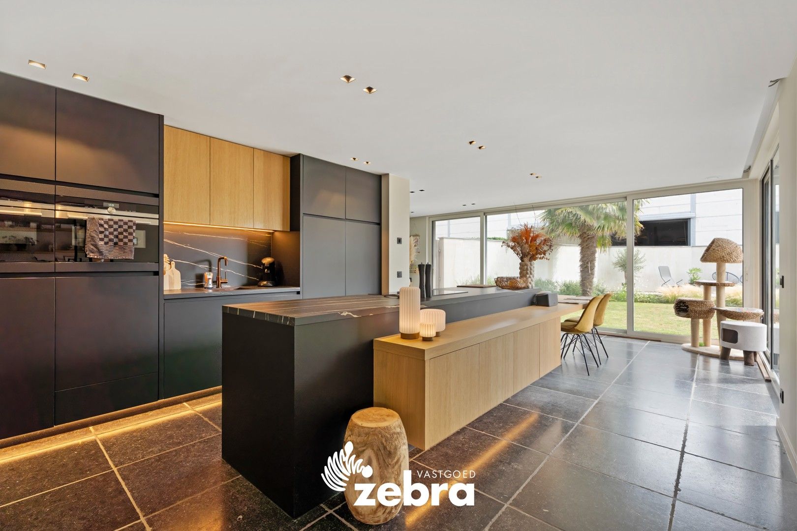 Instapklare woning met ruime loods van ± 600 m² te Oostrozebeke! foto 8