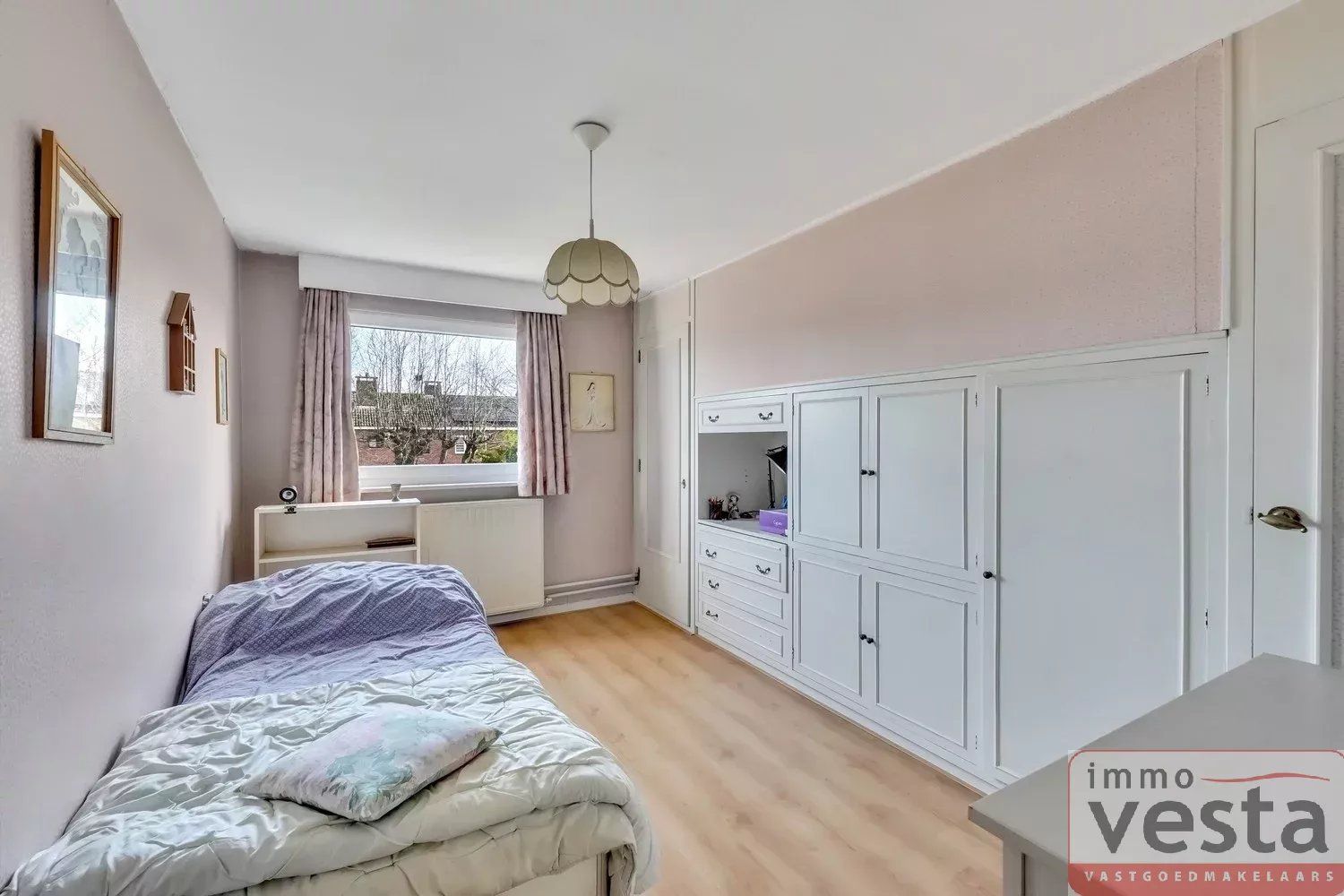 Ruime, statige villa met praktijkruimte foto 13