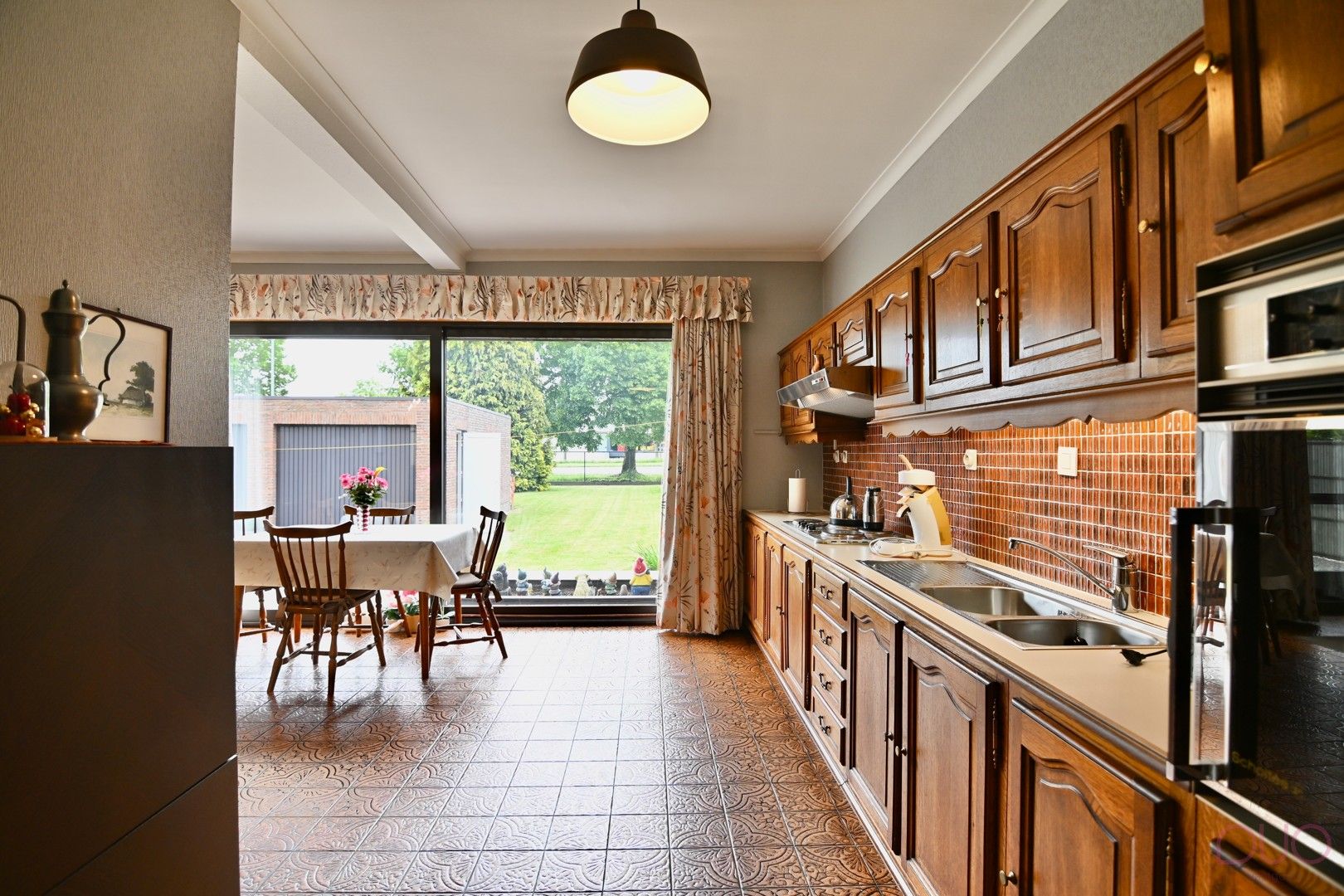 Charmante halfopen gezinswoning nabij het centrum van Sint-Truiden met 2 garages foto 10