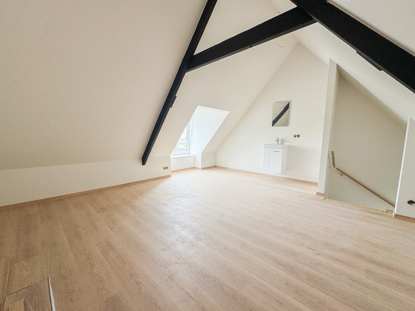 Volledig vernieuwde halfopen bebouwing langs kanaal Plassendale-Nieuwpoort in Leffinge! foto 15