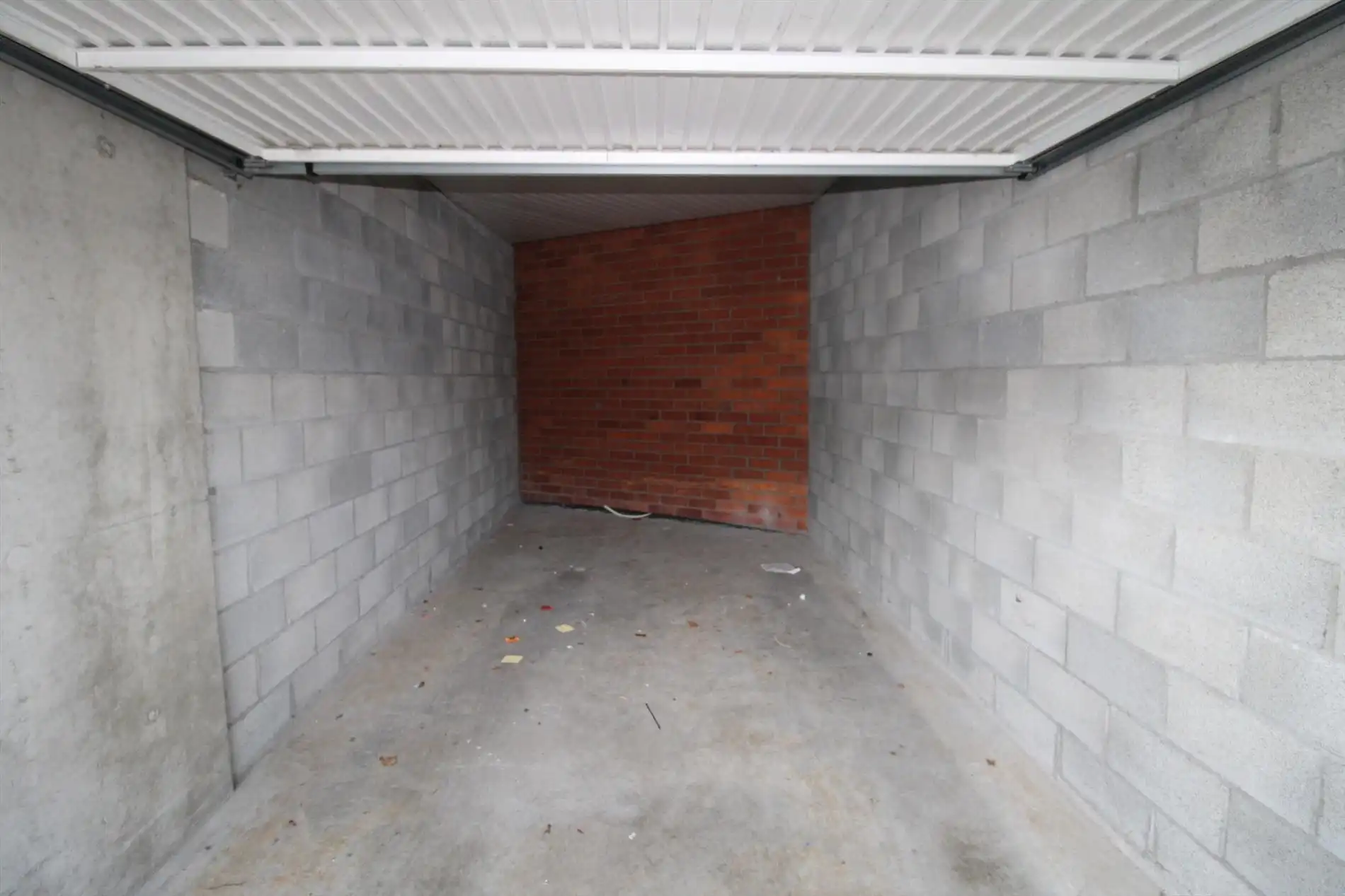 Afgesloten garagebox centrum Koekelare foto 2