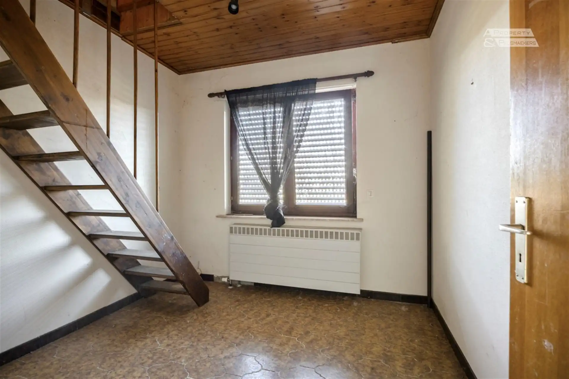 Ruime vrijstaande woning, omgeven door groene weilanden en op wandelafstand van het dorp. foto 11