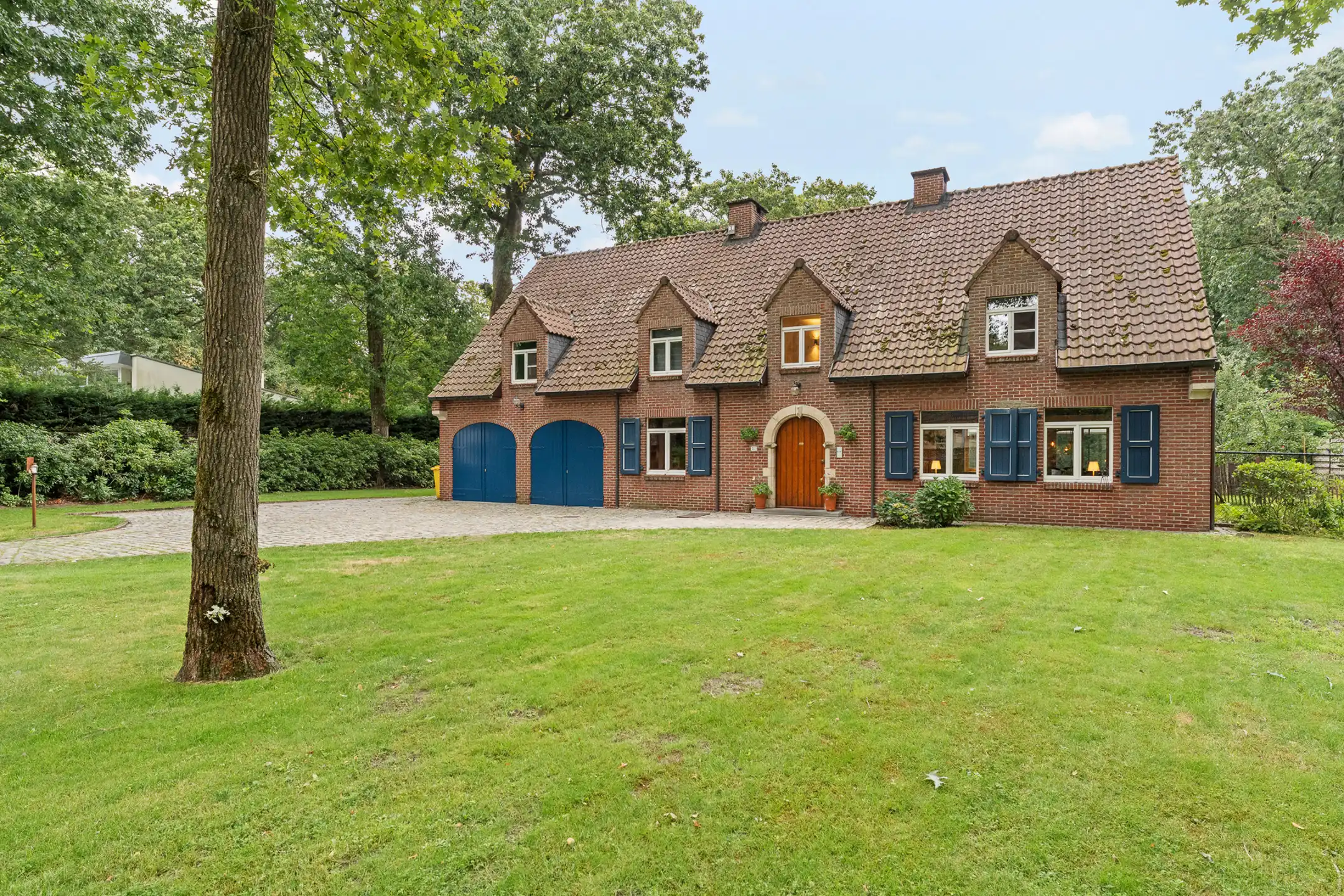 Ruime villa in bosrijke omgeving op een perceel van ca. 3.320m² met zwembad foto 37