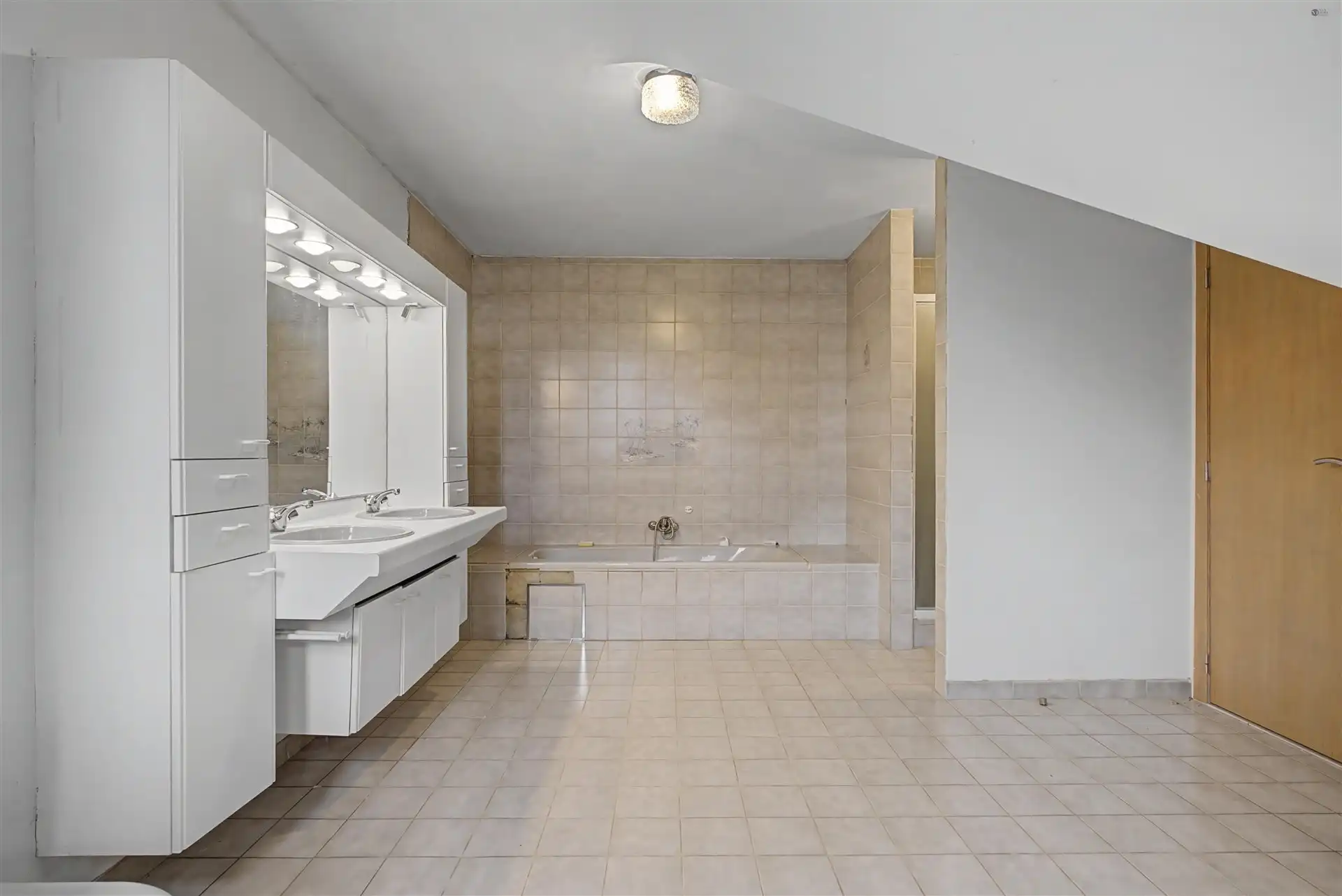 Half open bebouwing met een uitstekende basis foto 17