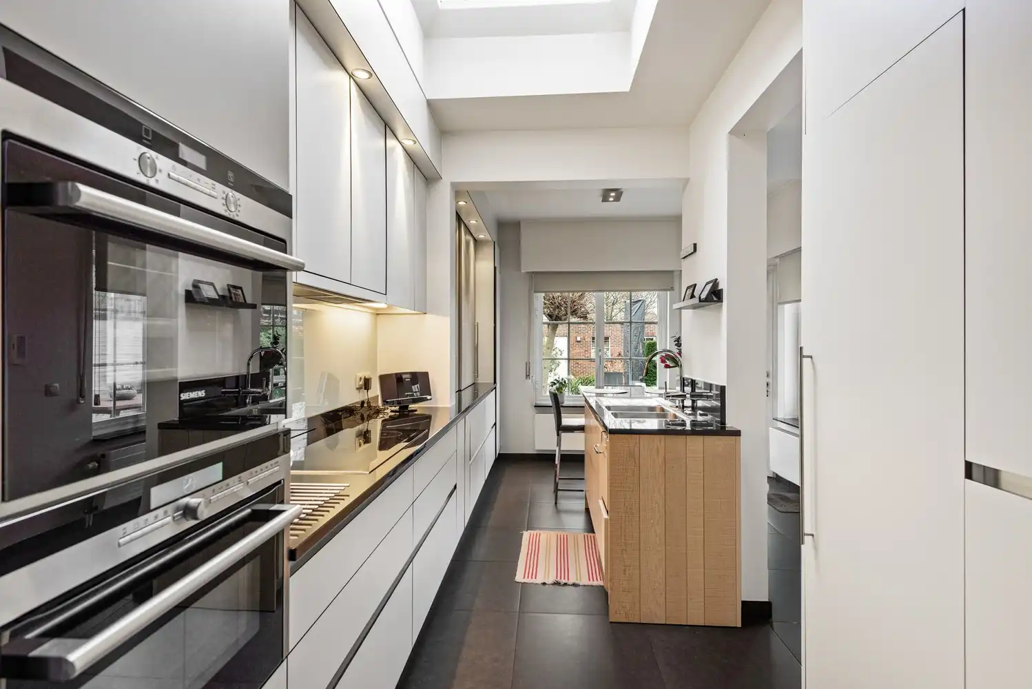 Verzorgde instapklare woning met 4 slaapkamers en ruime garage. foto 10