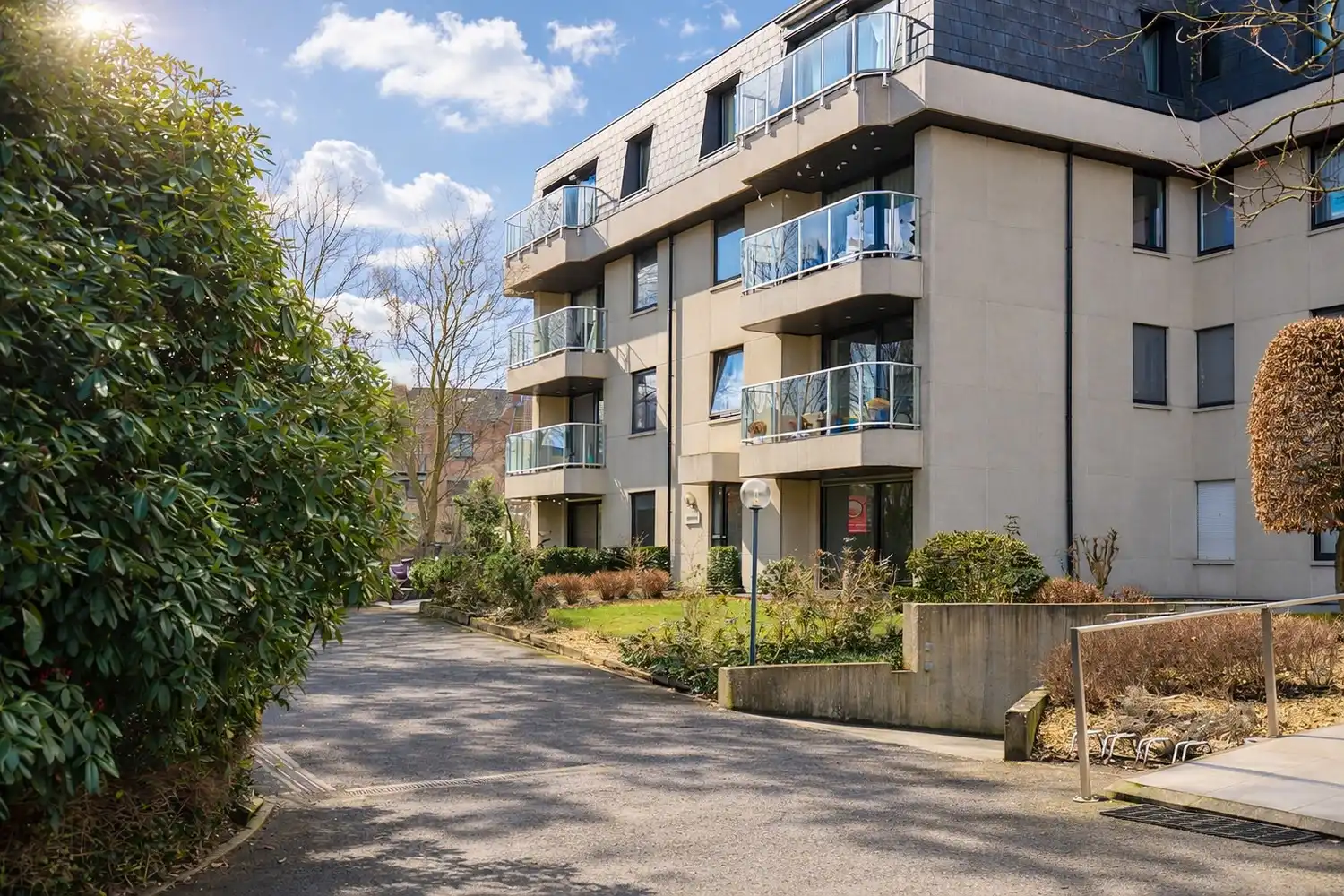 Hoogwaardig gerenoveerd villa-appartement met grote zonnige tuin. foto 27