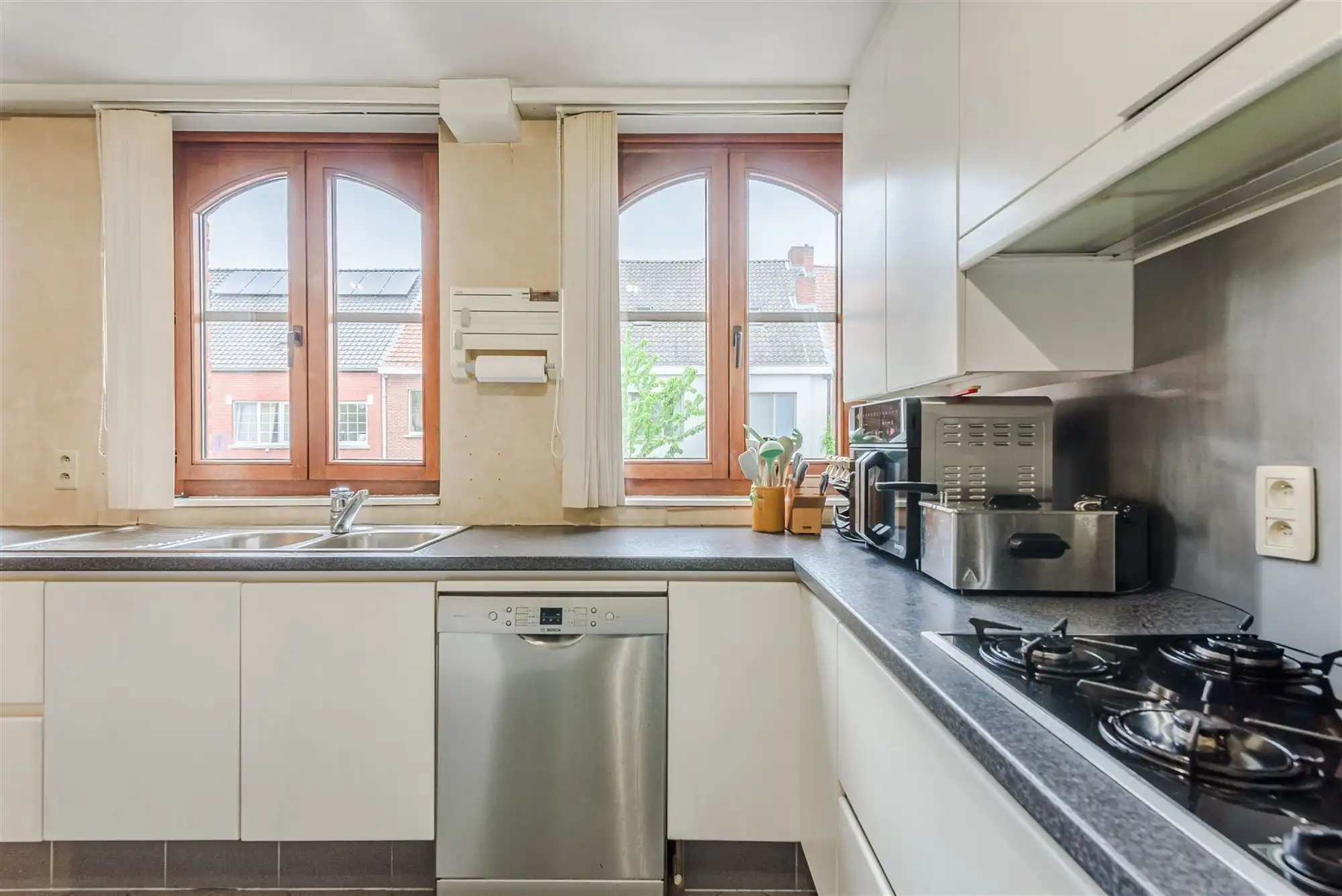 rustig gelegen gezinswoning met 4 slpks, garage en tuin foto 18