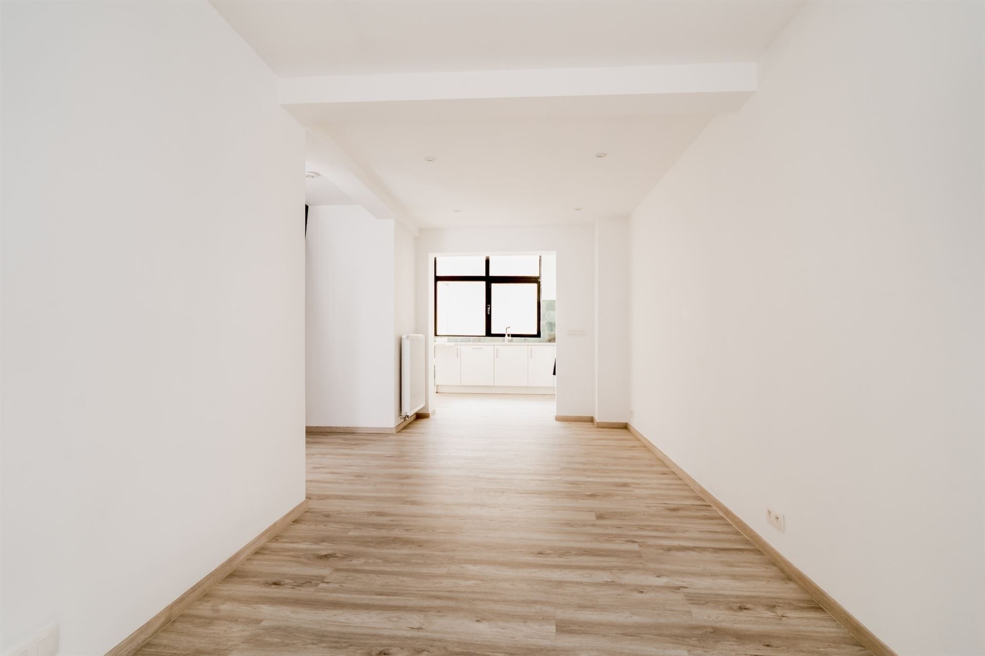 Ruime, volledig gerenoveerde woning met 3 slpk., 2 badk. & koer foto 5