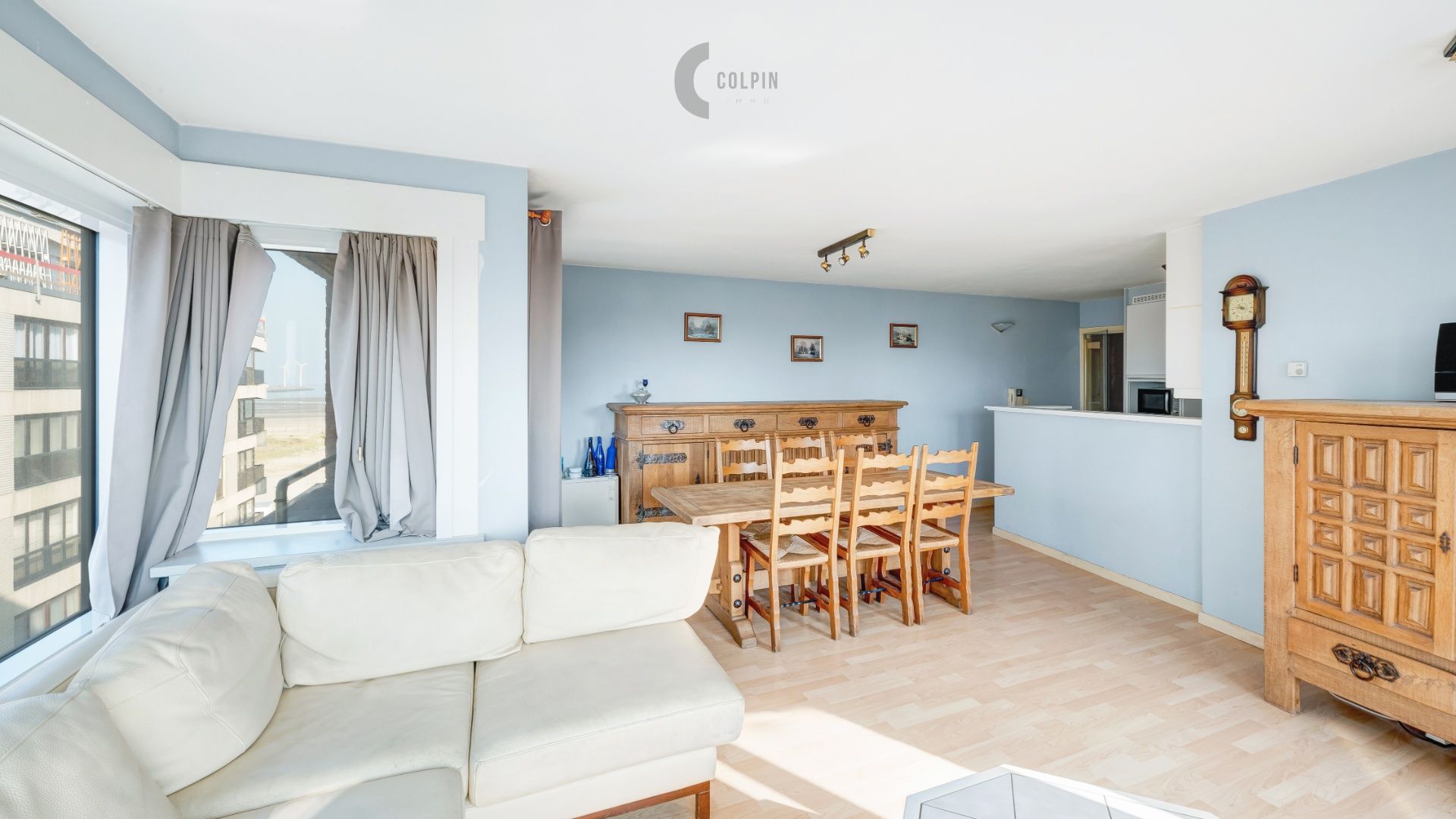 Lichtrijk hoekappartement vlakbij de Zeedijk in Heist foto 2