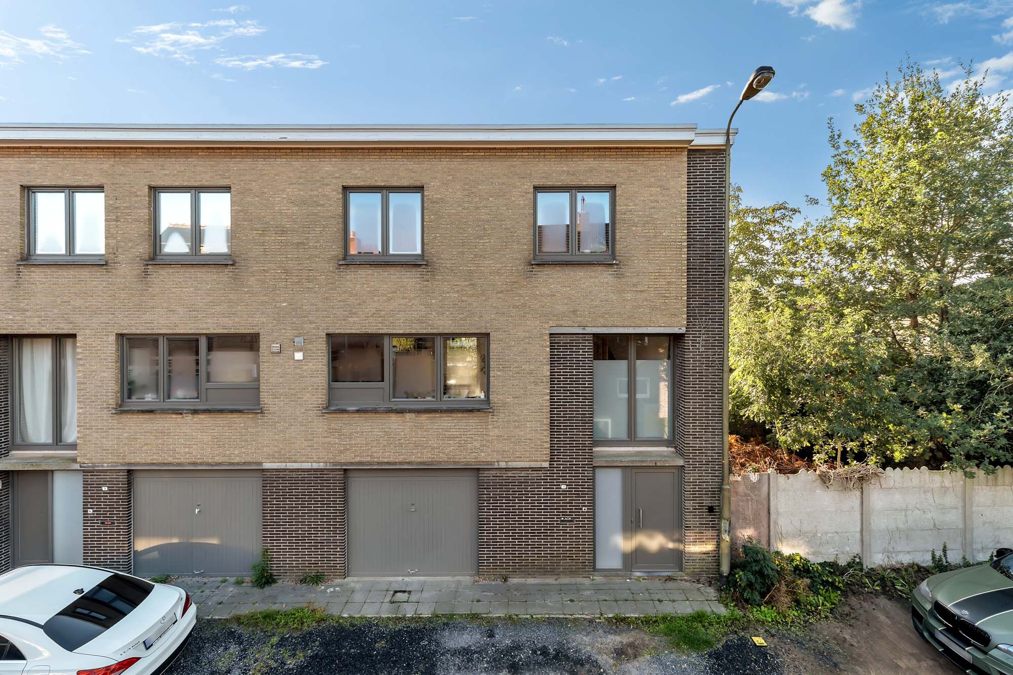 Te renoveren halfopen woning met tuin op toplocatie