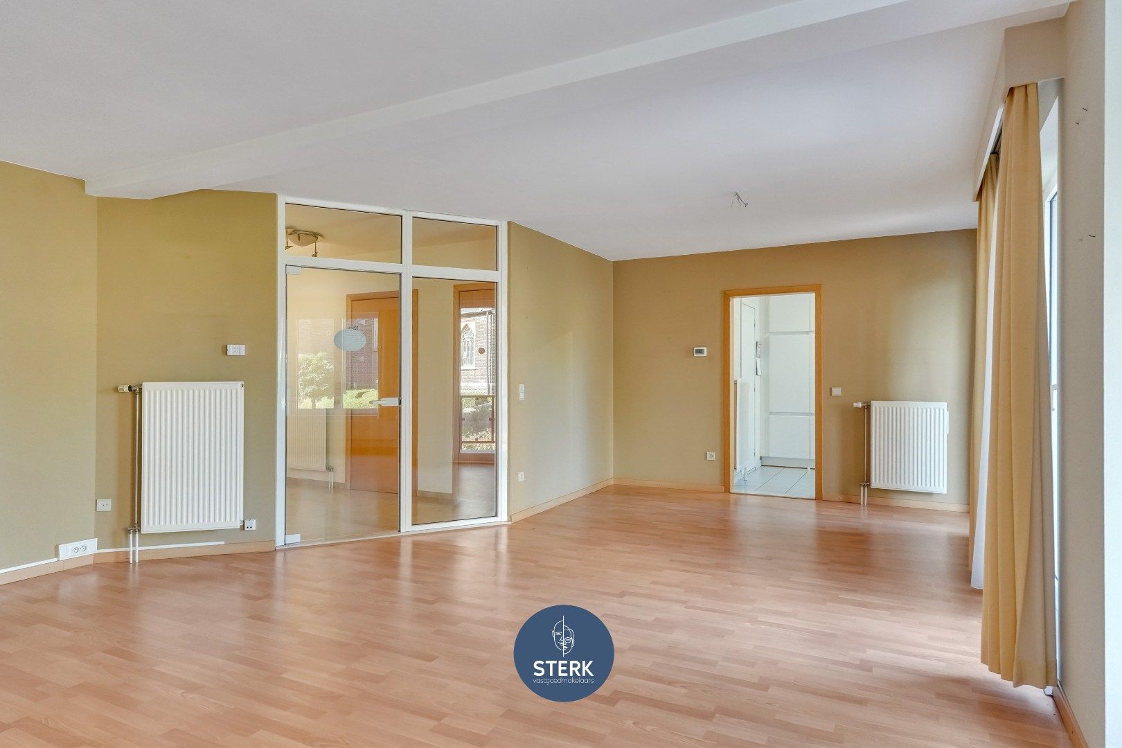 APPARTEMENT MET EEN RUIM TERRAS IN HET CENTRUM VAN LANAKEN !  foto 6