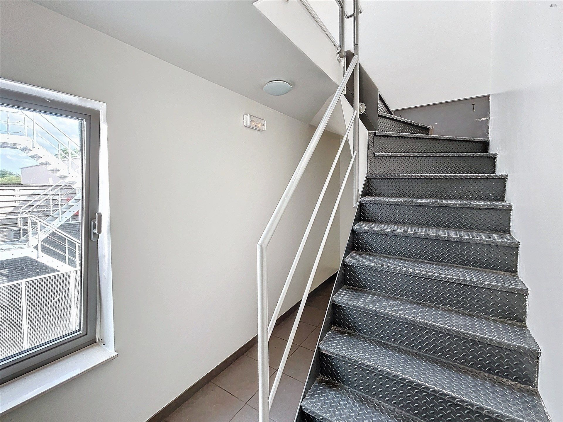 Gunstig gelegen handelszaak + 3 appartementen op perceel van 1147m² foto 12