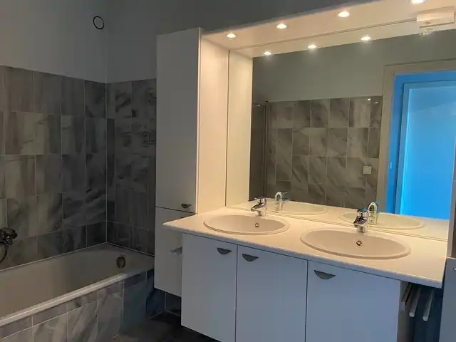 Ruim en energiezuinig appartement met twee terrassen en parking foto 8
