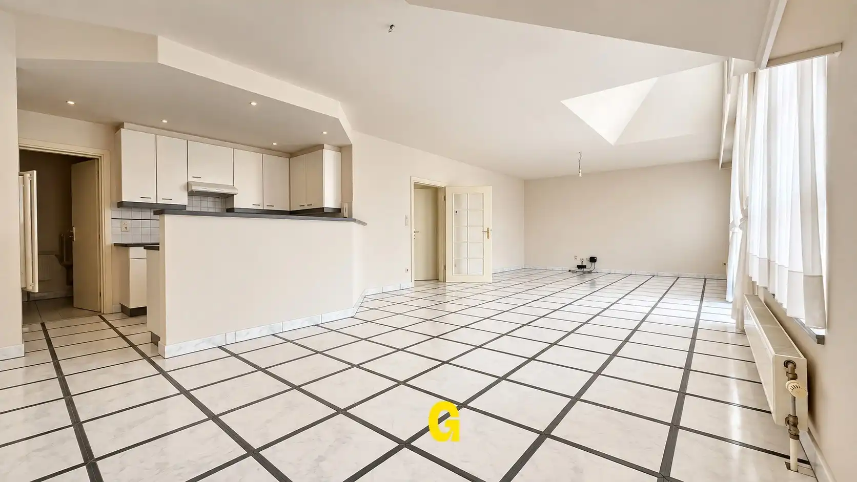 Ruim duplex appartement met 4 slaapkamers en terras in centrum van Hoeselt foto 5